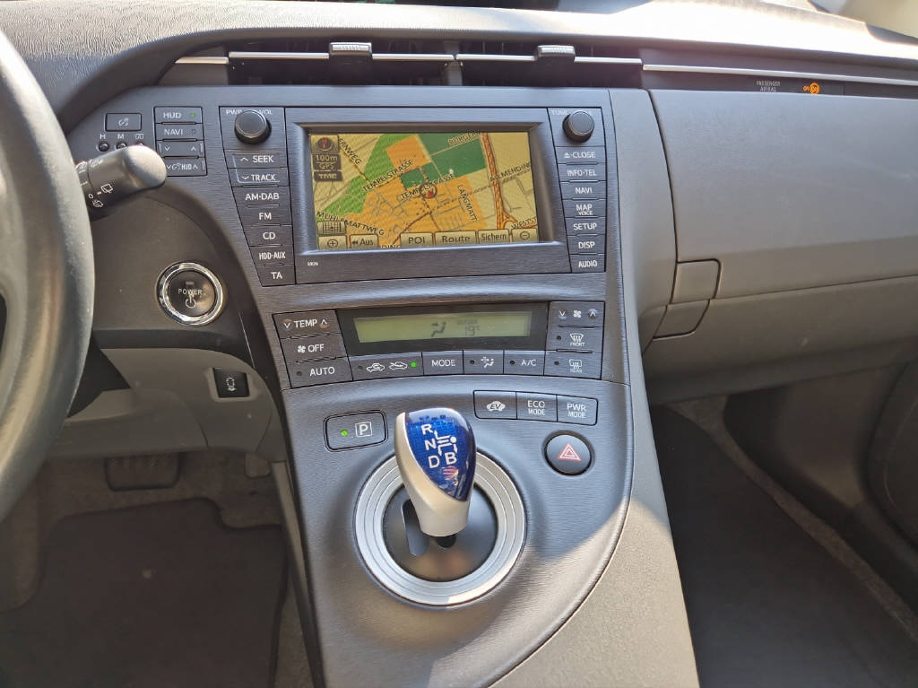 TOYOTA Prius 1.8 VVTi HSD Sol 42309/006-image-11