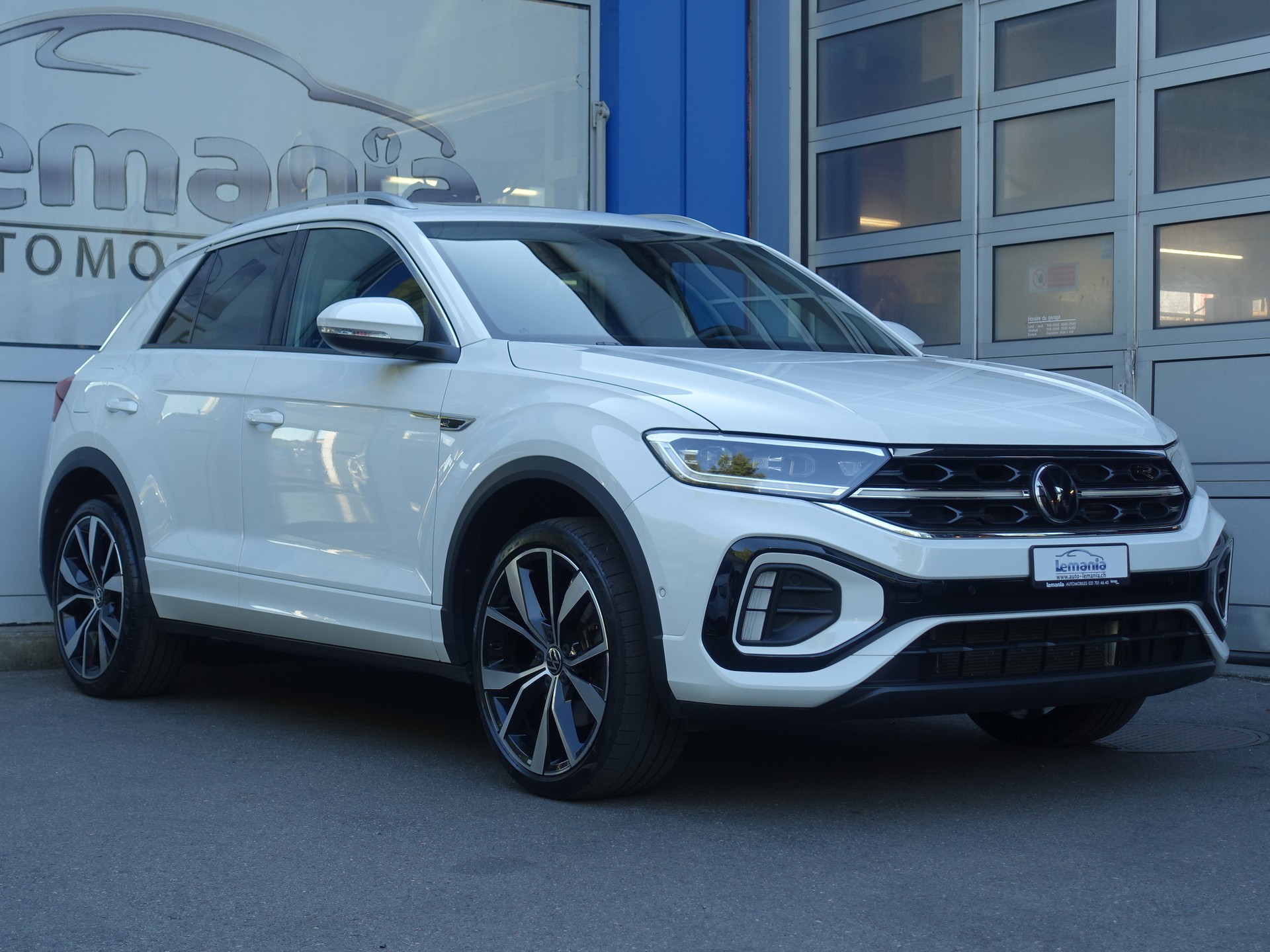 VW T-Roc 2.0 TSI R-Line DSG 4Motion-image-0