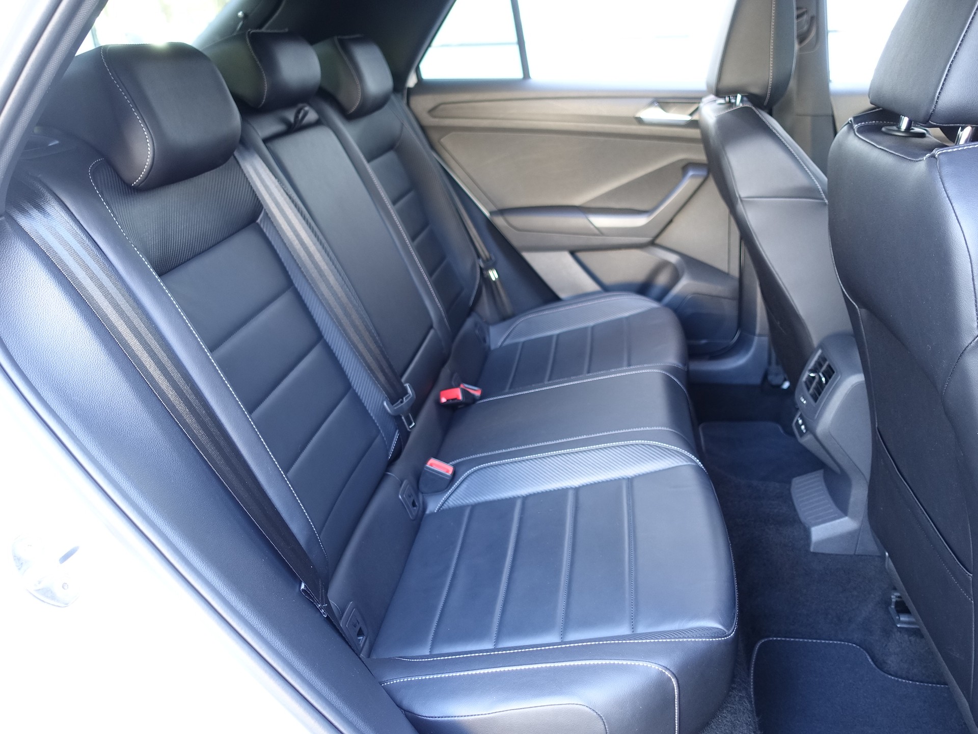 VW T-Roc 2.0 TSI R-Line DSG 4Motion-image-14