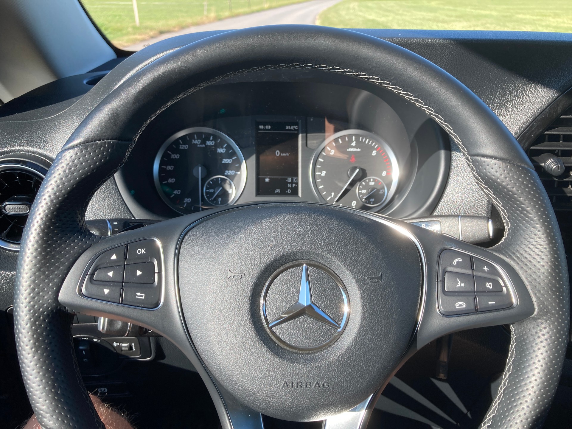 MERCEDES-BENZ Vito 116 CDI Tourer 4Matic 9G-Tronic 9 Sitzer-image-13