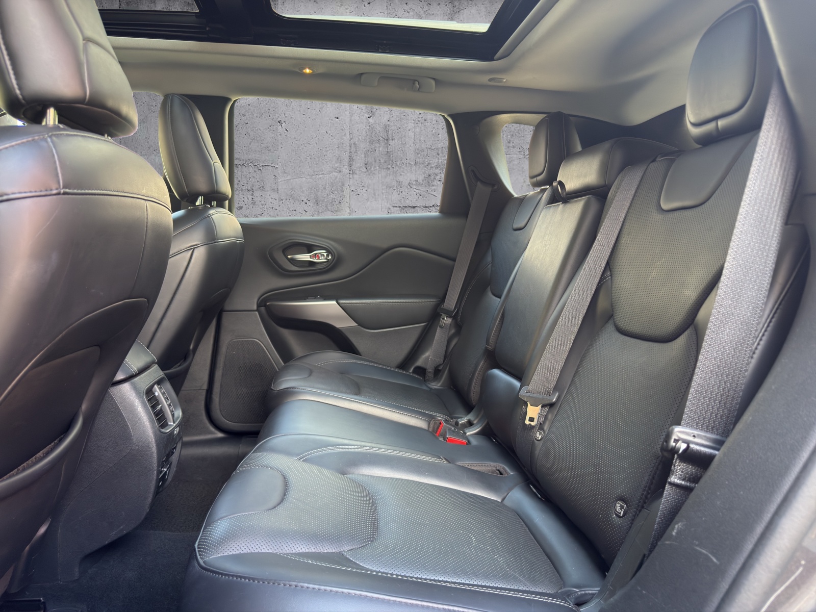 JEEP Cherokee 2.0 Overland AWD Drive I 9ATX *CH-Fahrzeug*-image-9