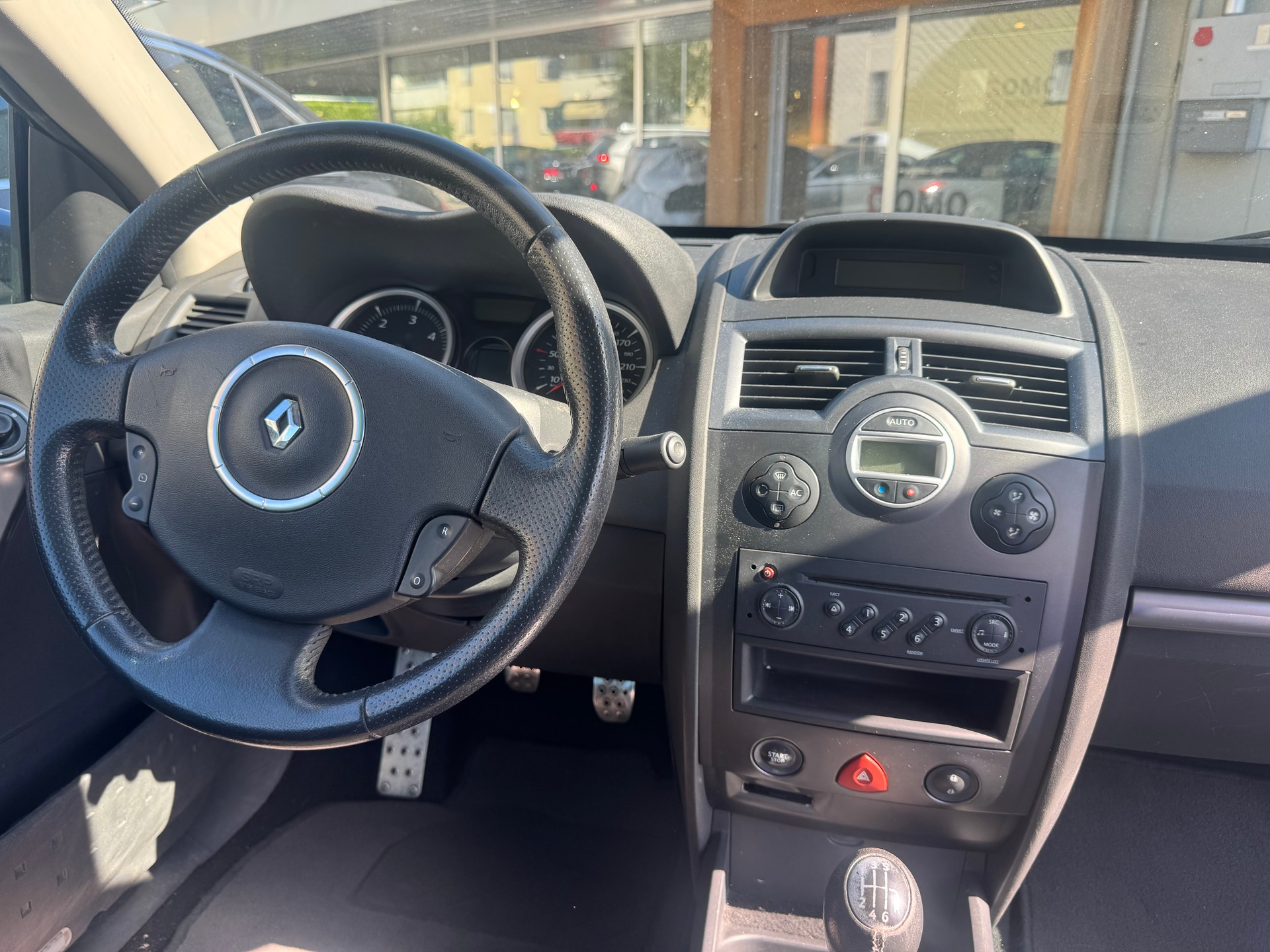 RENAULT Mégane C-C 1.9 dCi Dynamique Confort-image-13