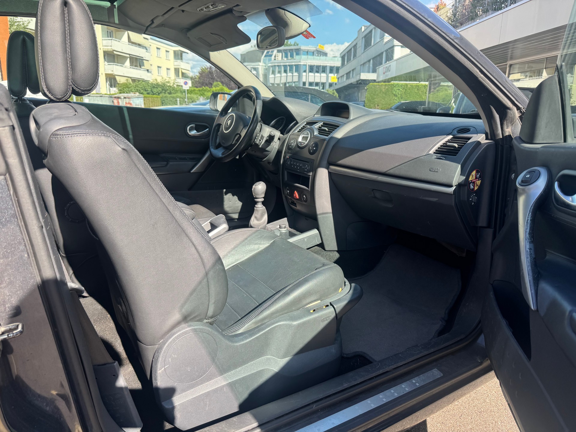 RENAULT Mégane C-C 1.9 dCi Dynamique Confort-image-10