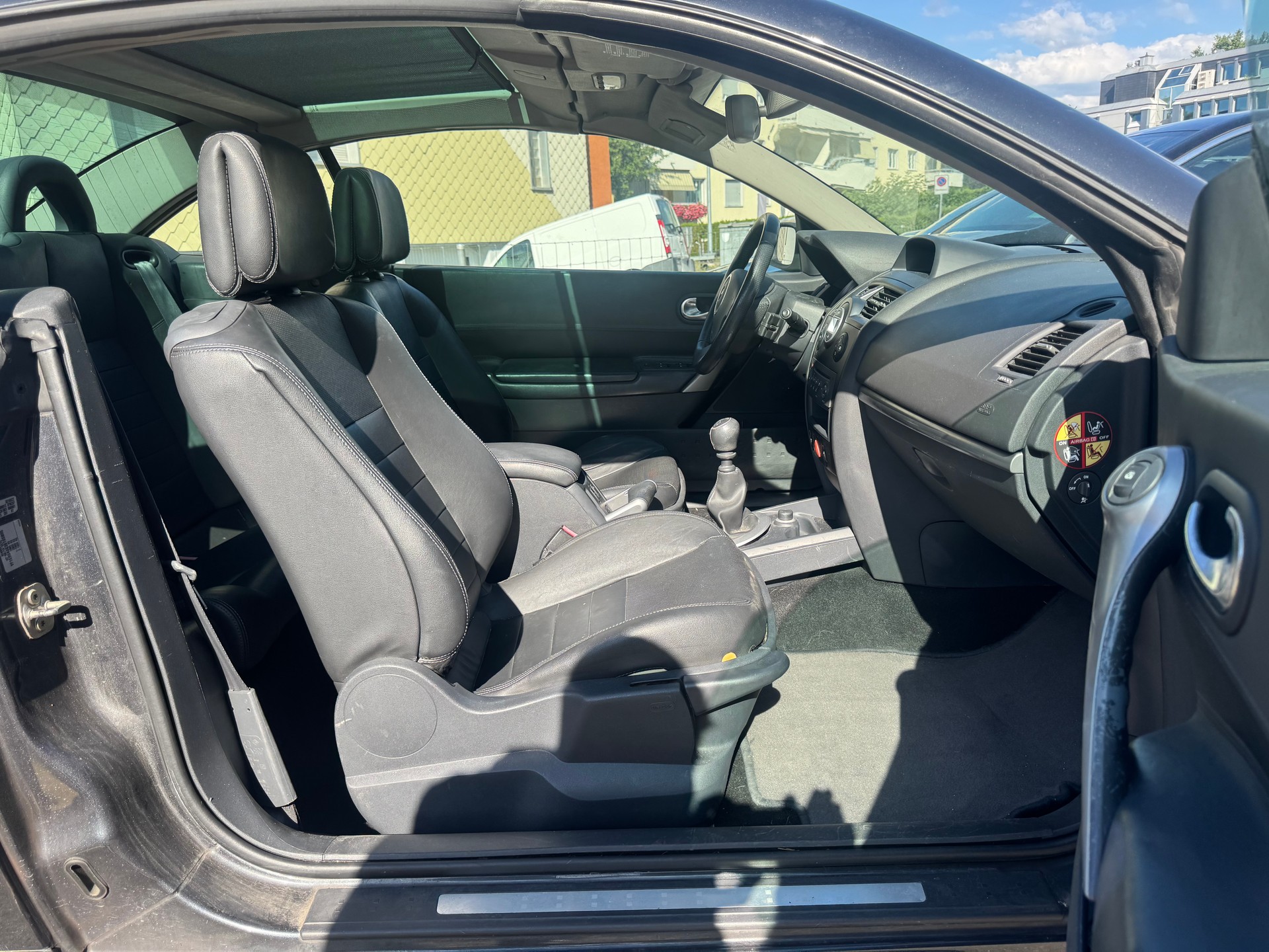 RENAULT Mégane C-C 1.9 dCi Dynamique Confort-image-11