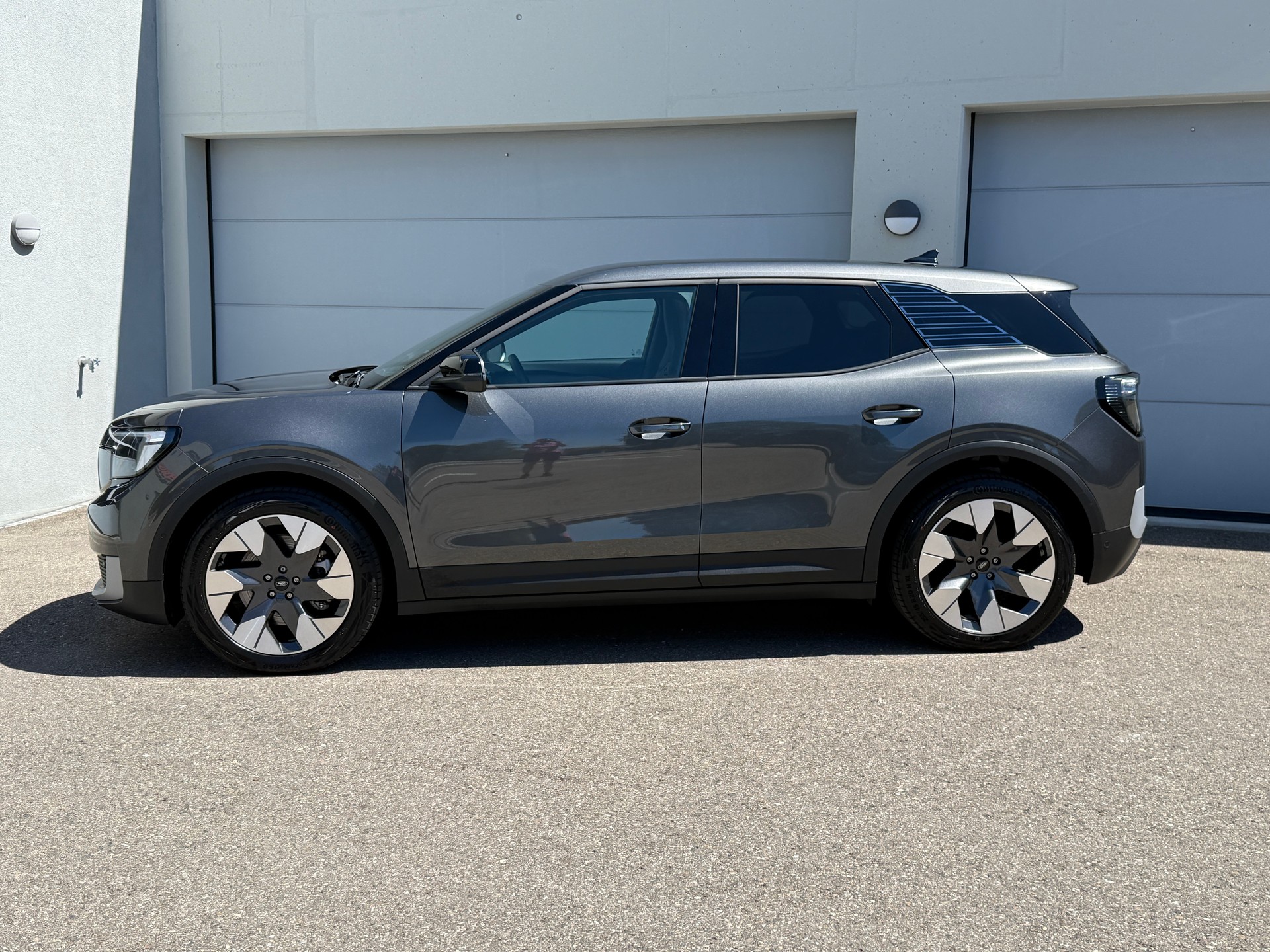 FORD Explorer Elektro 77kWh Extended Range PREMIUM mit Anhängerkupplung, Wärmepumpe & Panoramadach-image-1
