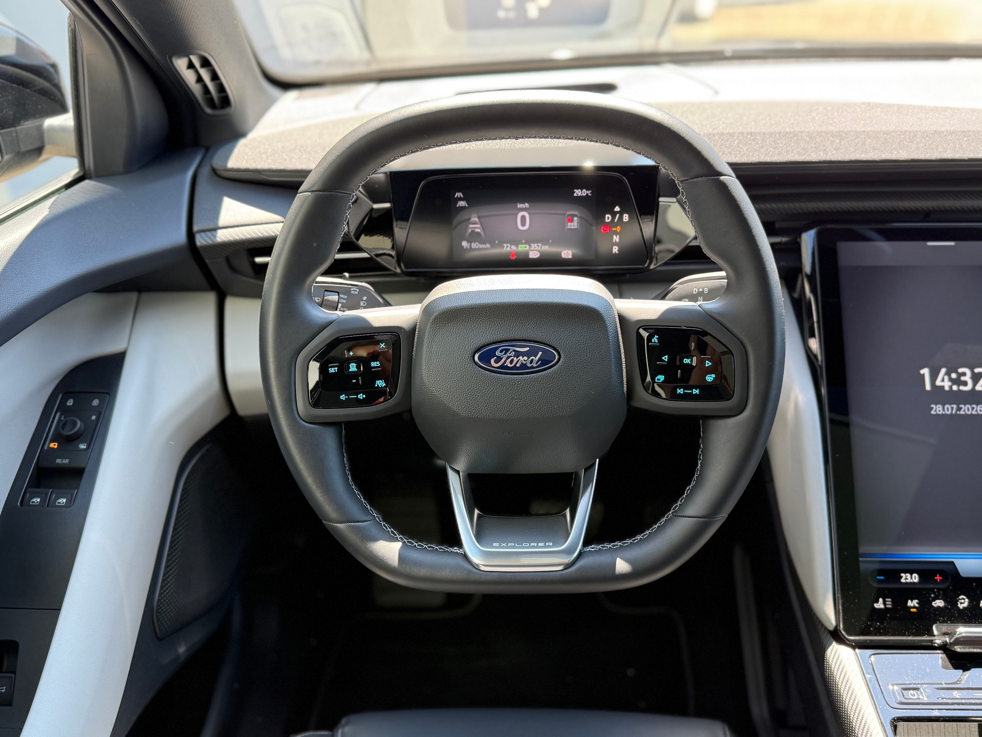 FORD Explorer Elektro 77kWh Extended Range PREMIUM mit Anhängerkupplung, Wärmepumpe & Panoramadach-image-22