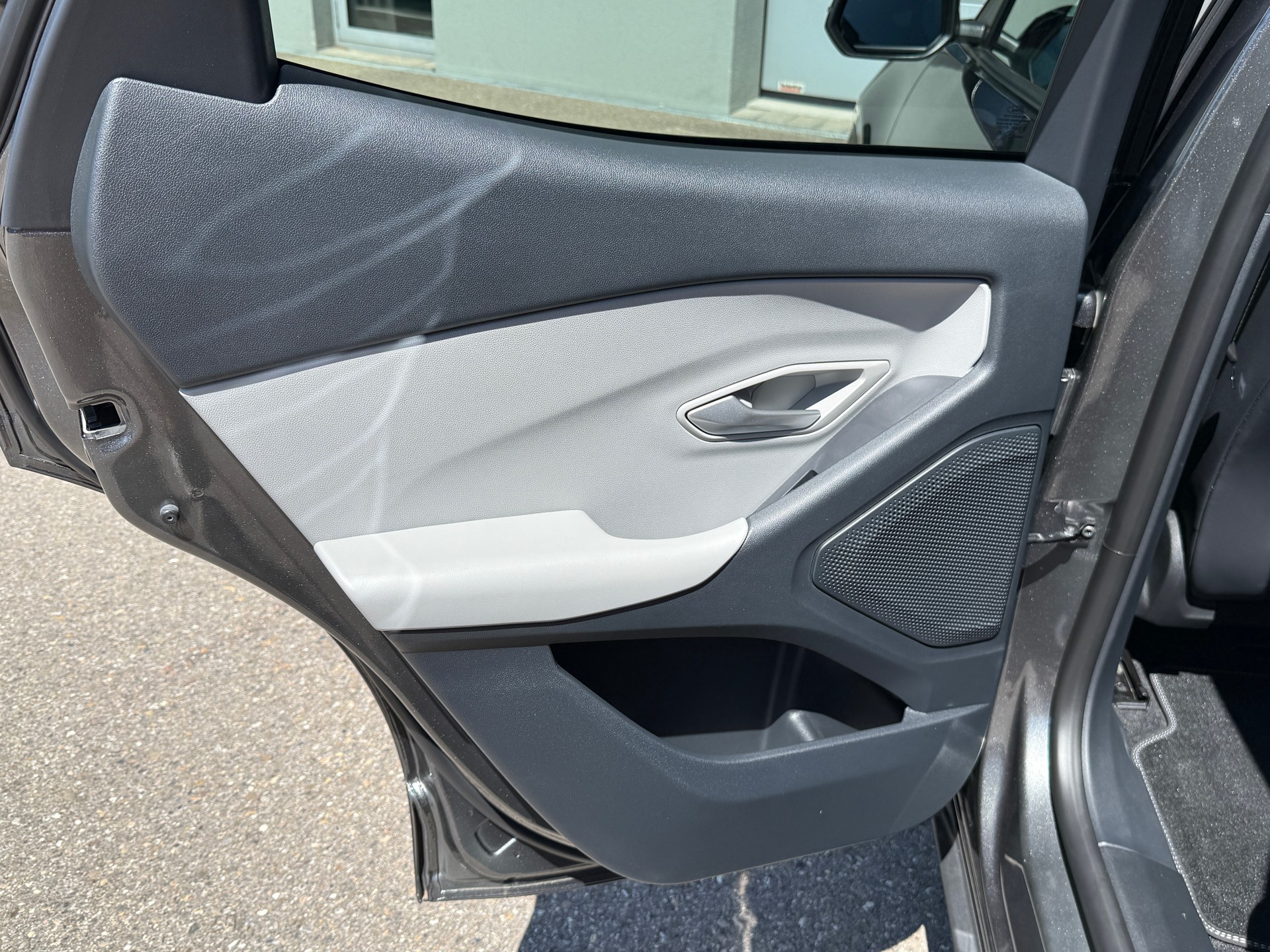 FORD Explorer Elektro 77kWh Extended Range PREMIUM mit Anhängerkupplung, Wärmepumpe & Panoramadach-image-18