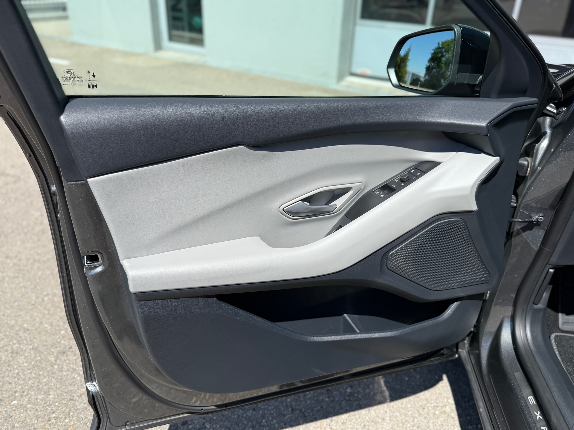 FORD Explorer Elektro 77kWh Extended Range PREMIUM mit Anhängerkupplung, Wärmepumpe & Panoramadach-image-15