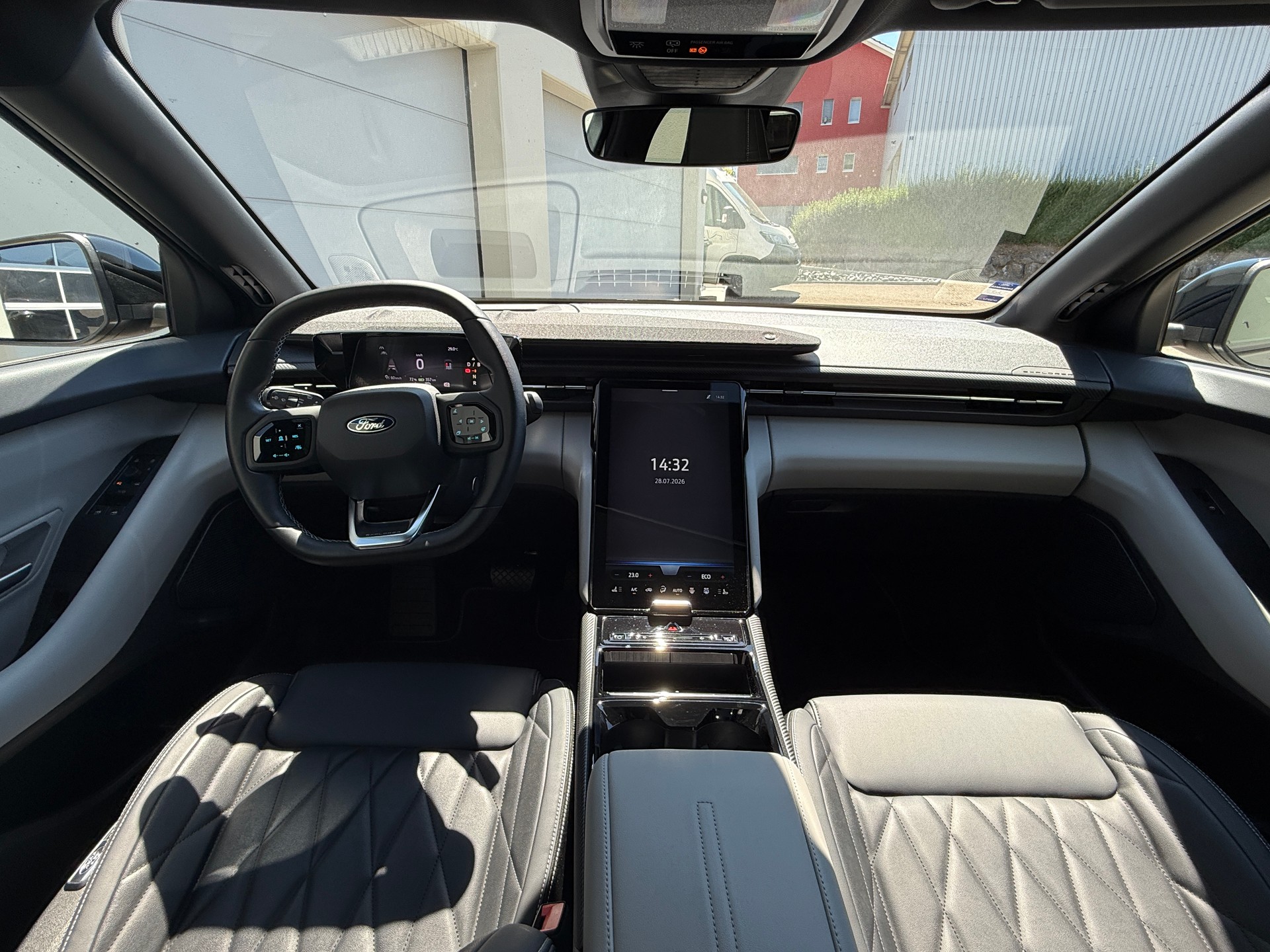 FORD Explorer Elektro 77kWh Extended Range PREMIUM mit Anhängerkupplung, Wärmepumpe & Panoramadach-image-2