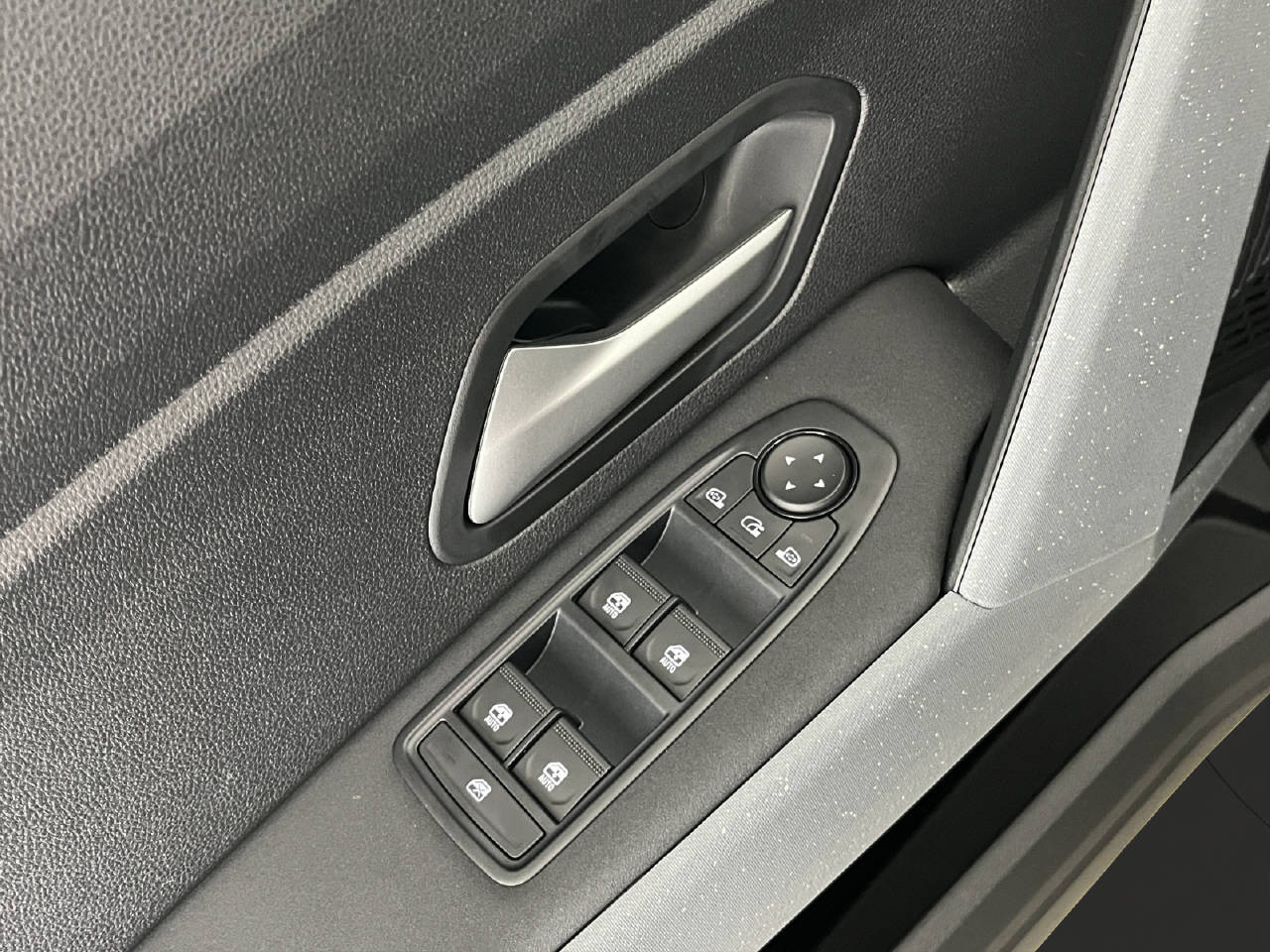 DACIA Bigster 1.2 Hybrid Journey 4WD-image-13