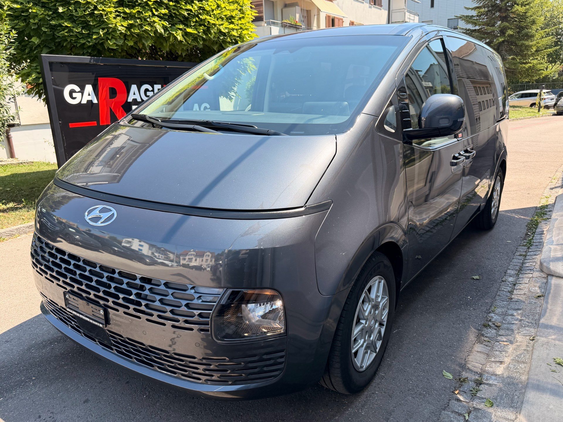 HYUNDAI STARIA AMPLIA 2.2 CRDI 4WD *** 8 PLÄTZER MIT TOPAUSSTATTUNG ***