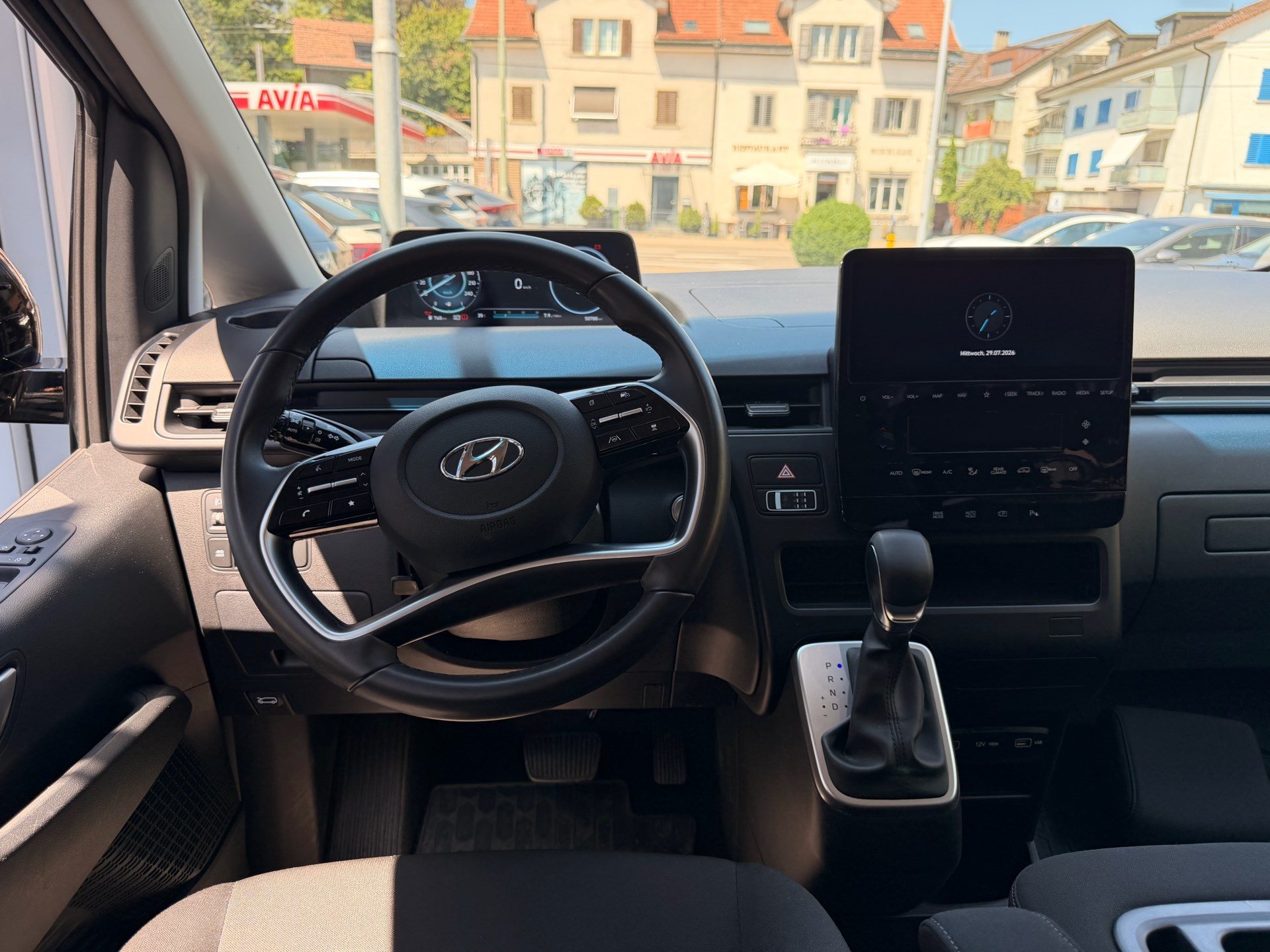 HYUNDAI STARIA AMPLIA 2.2 CRDI 4WD *** 8 PLÄTZER MIT TOPAUSSTATTUNG ***-image-10