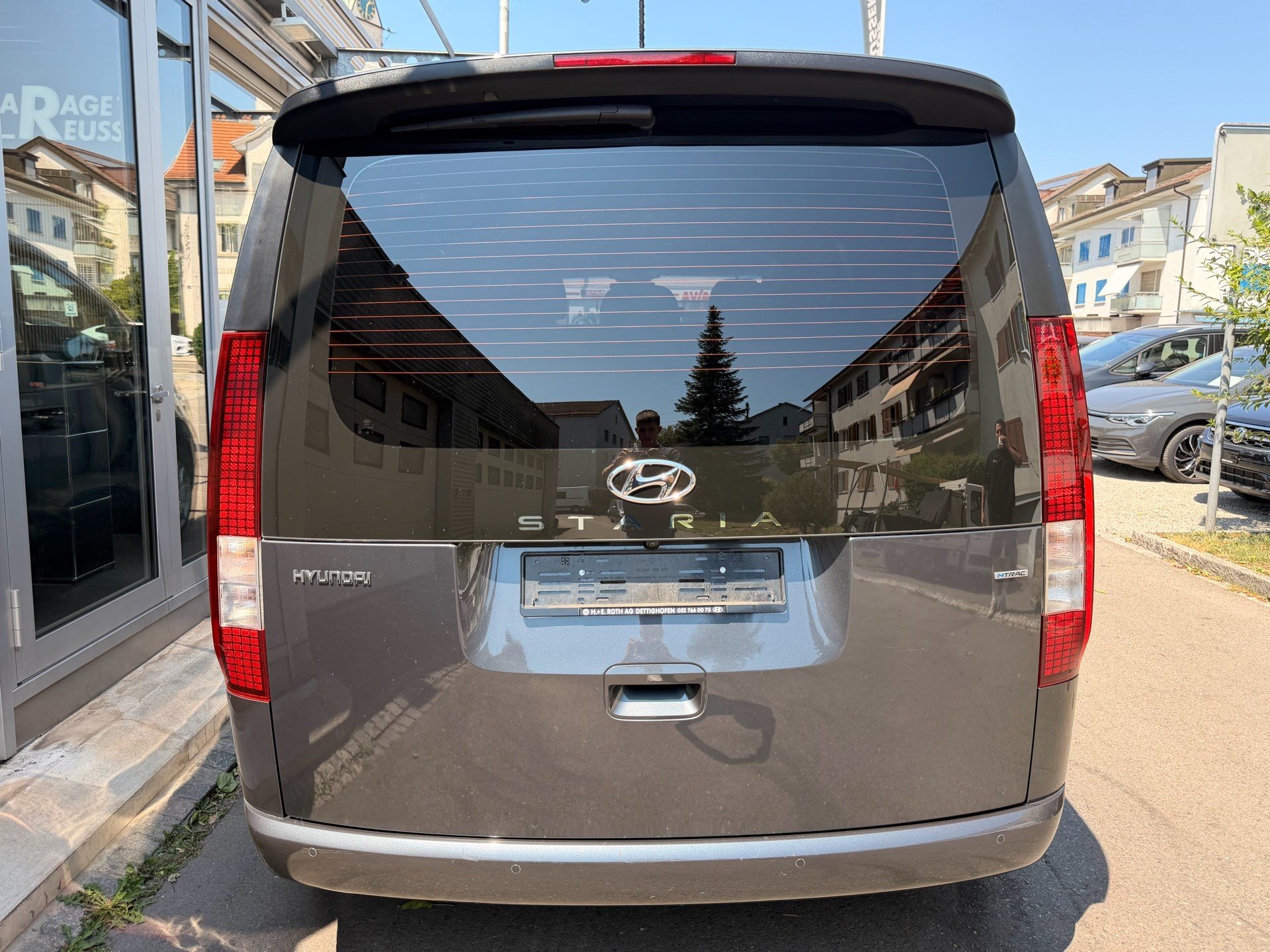 HYUNDAI STARIA AMPLIA 2.2 CRDI 4WD *** 8 PLÄTZER MIT TOPAUSSTATTUNG ***-image-4