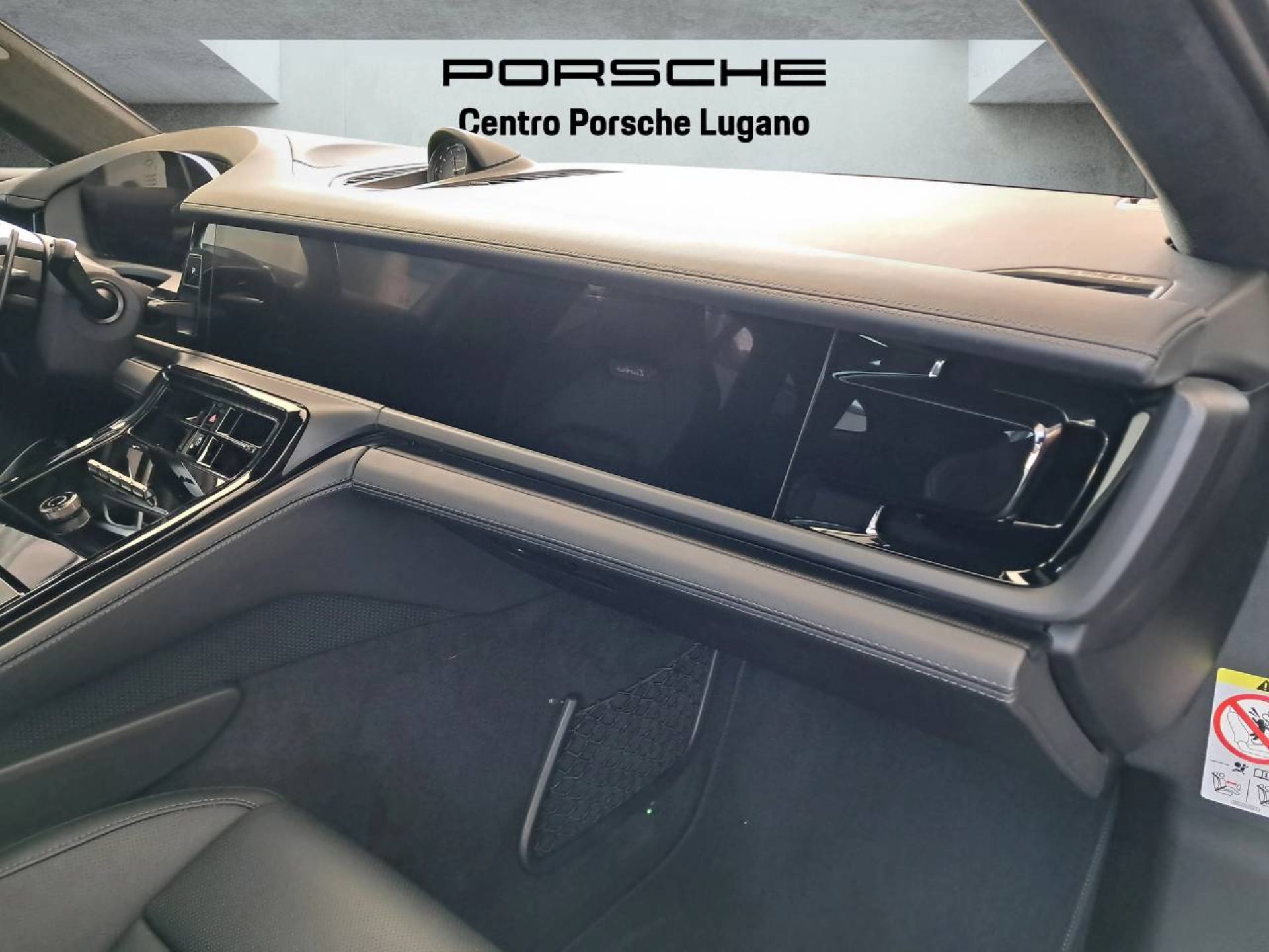 PORSCHE Panamera Turbo E-Hybrid (MY24)-image-27