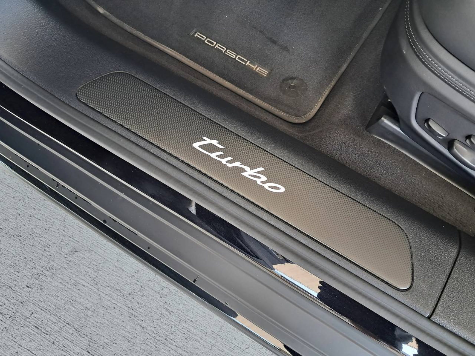 PORSCHE Panamera Turbo E-Hybrid (MY24)-image-25