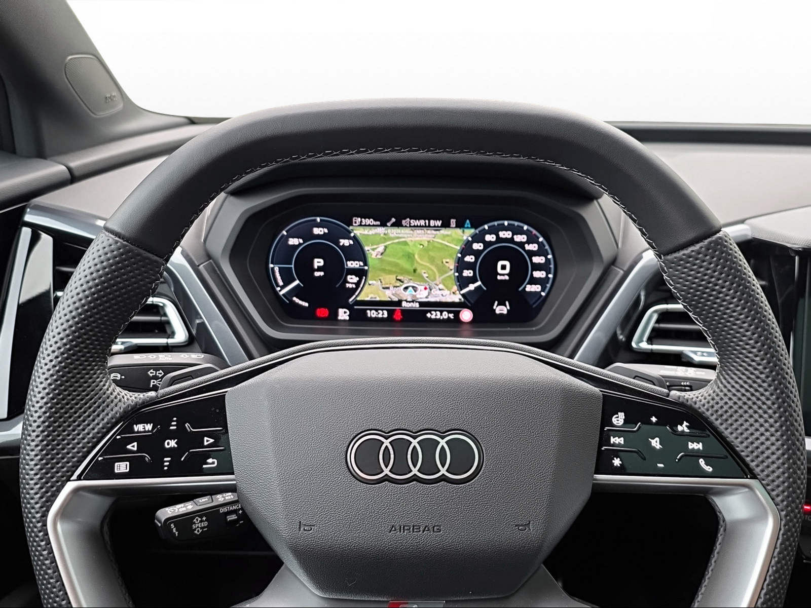 AUDI Q4 e-tron 55 quattro-image-4