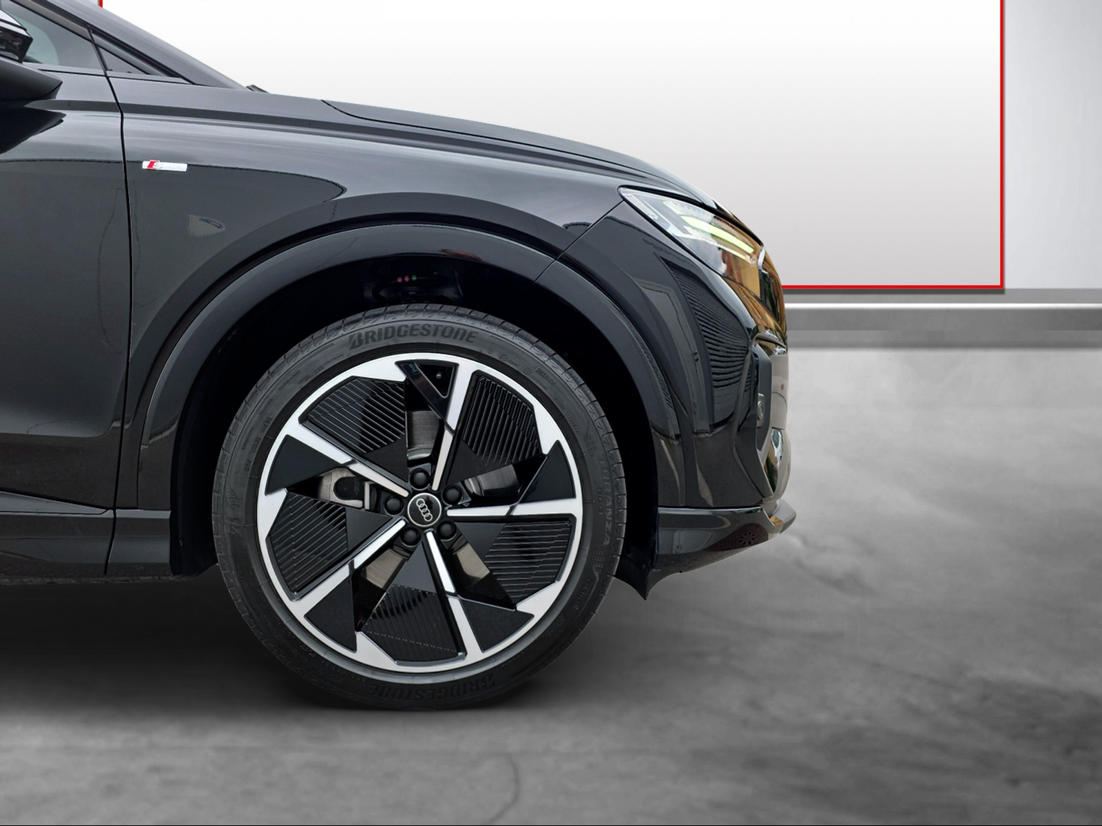 AUDI Q4 e-tron 55 quattro-image-14