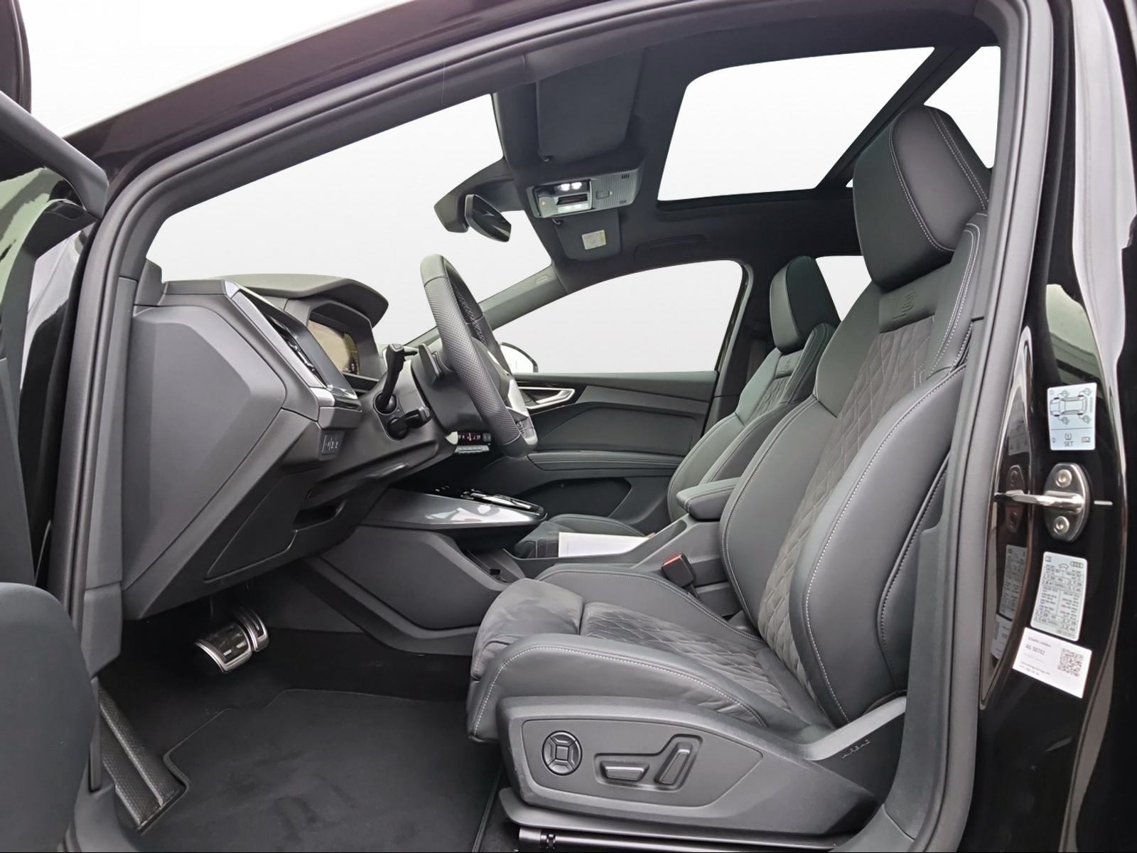 AUDI Q4 e-tron 55 quattro-image-6