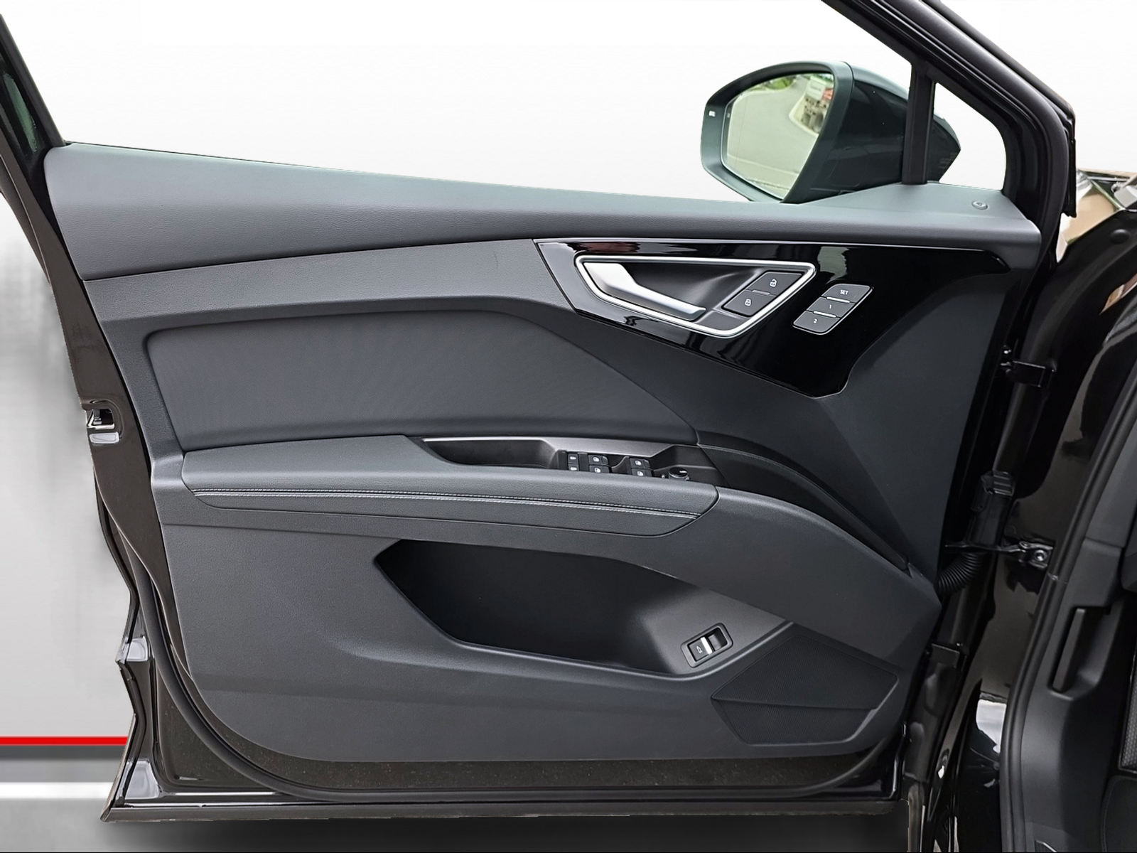AUDI Q4 e-tron 55 quattro-image-9