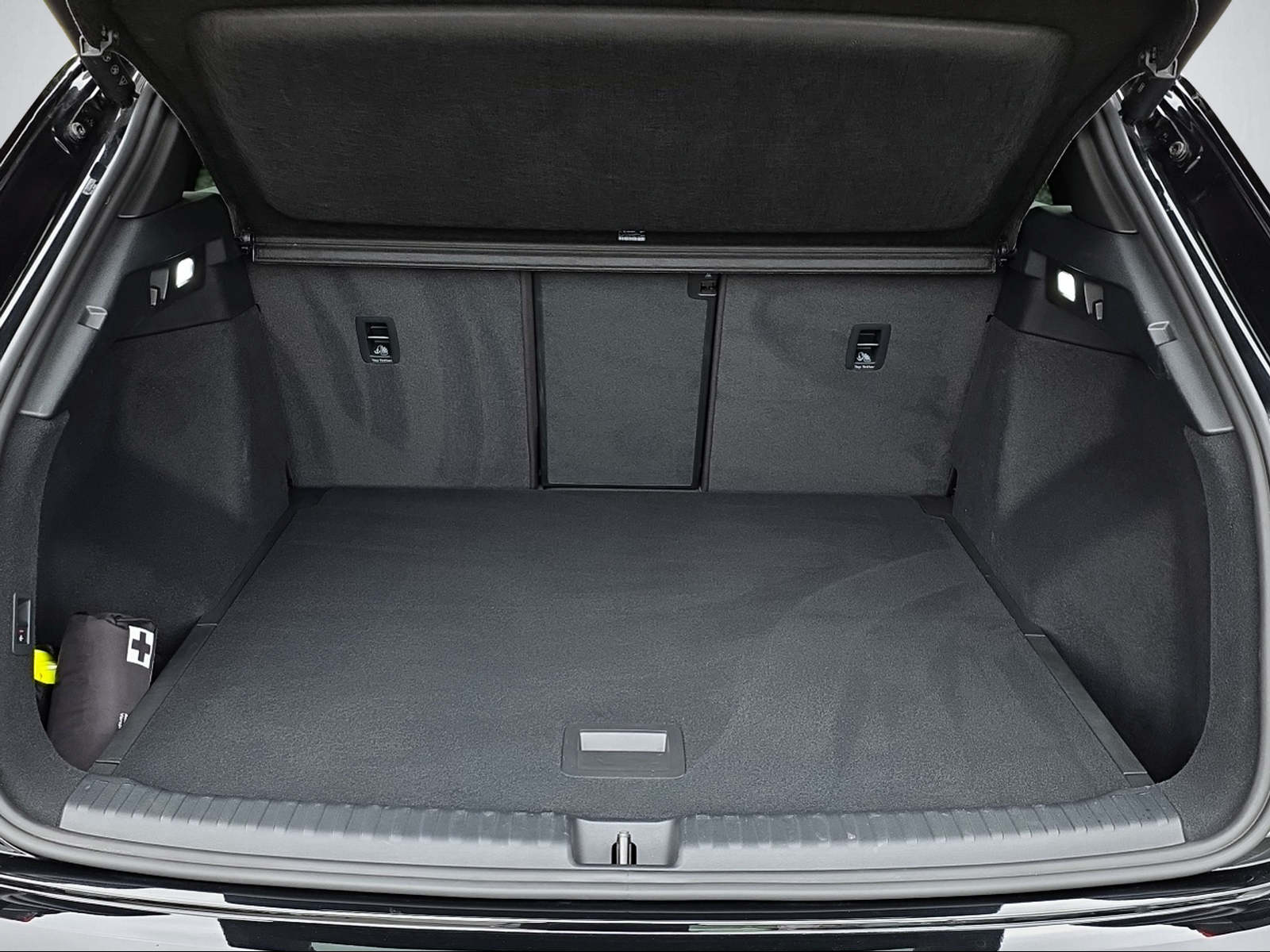 AUDI Q4 e-tron 55 quattro-image-11