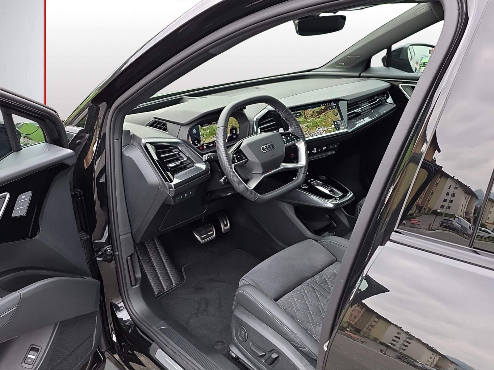 AUDI Q4 e-tron 55 quattro-image-5