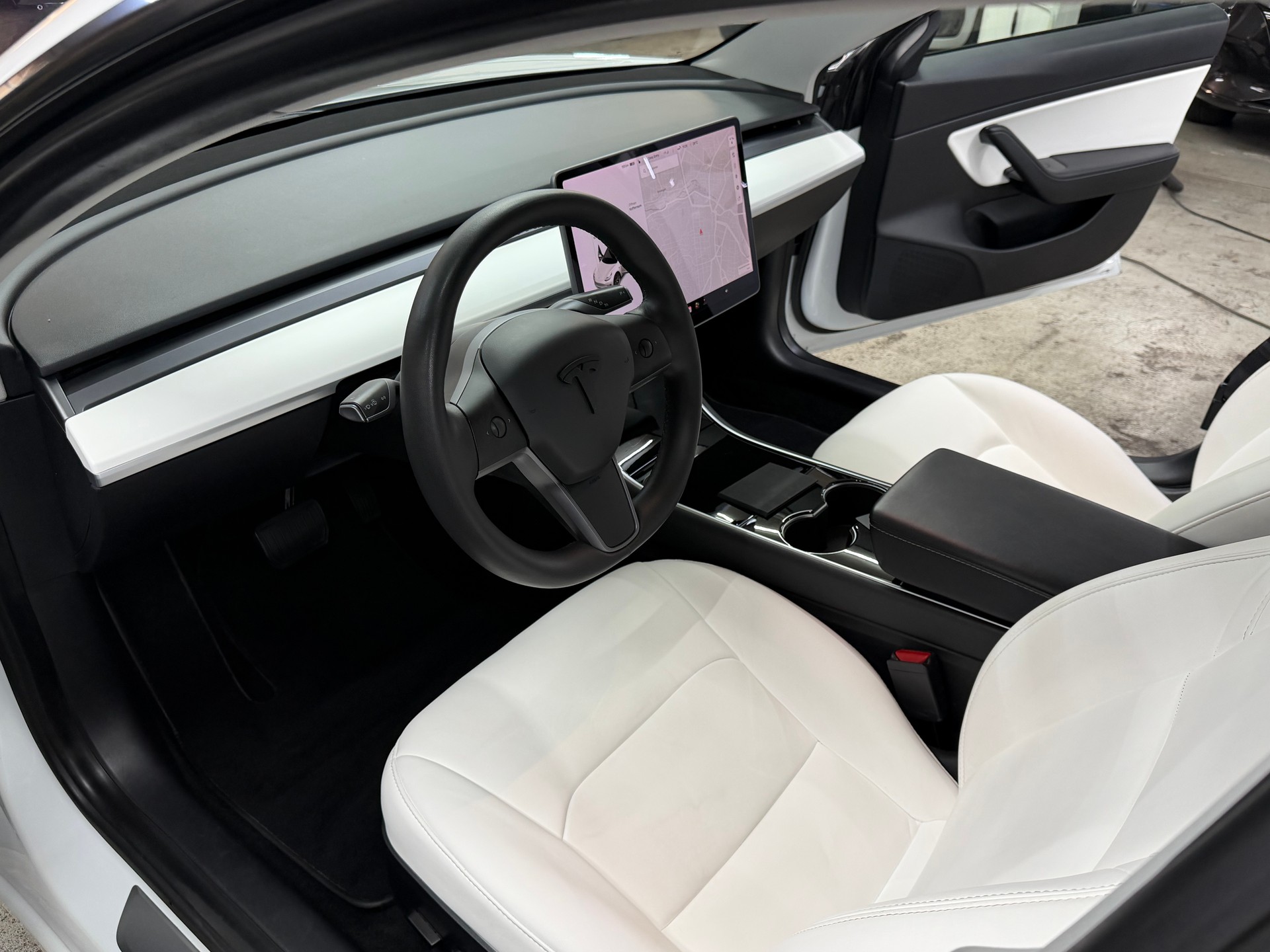 TESLA Model 3-image-13