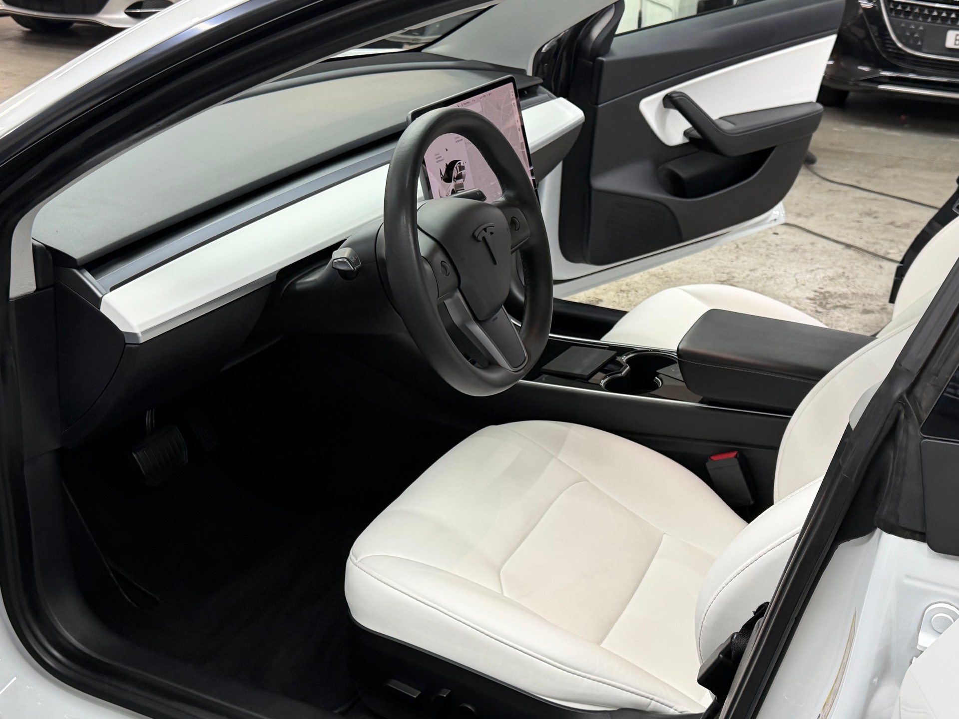 TESLA Model 3-image-12