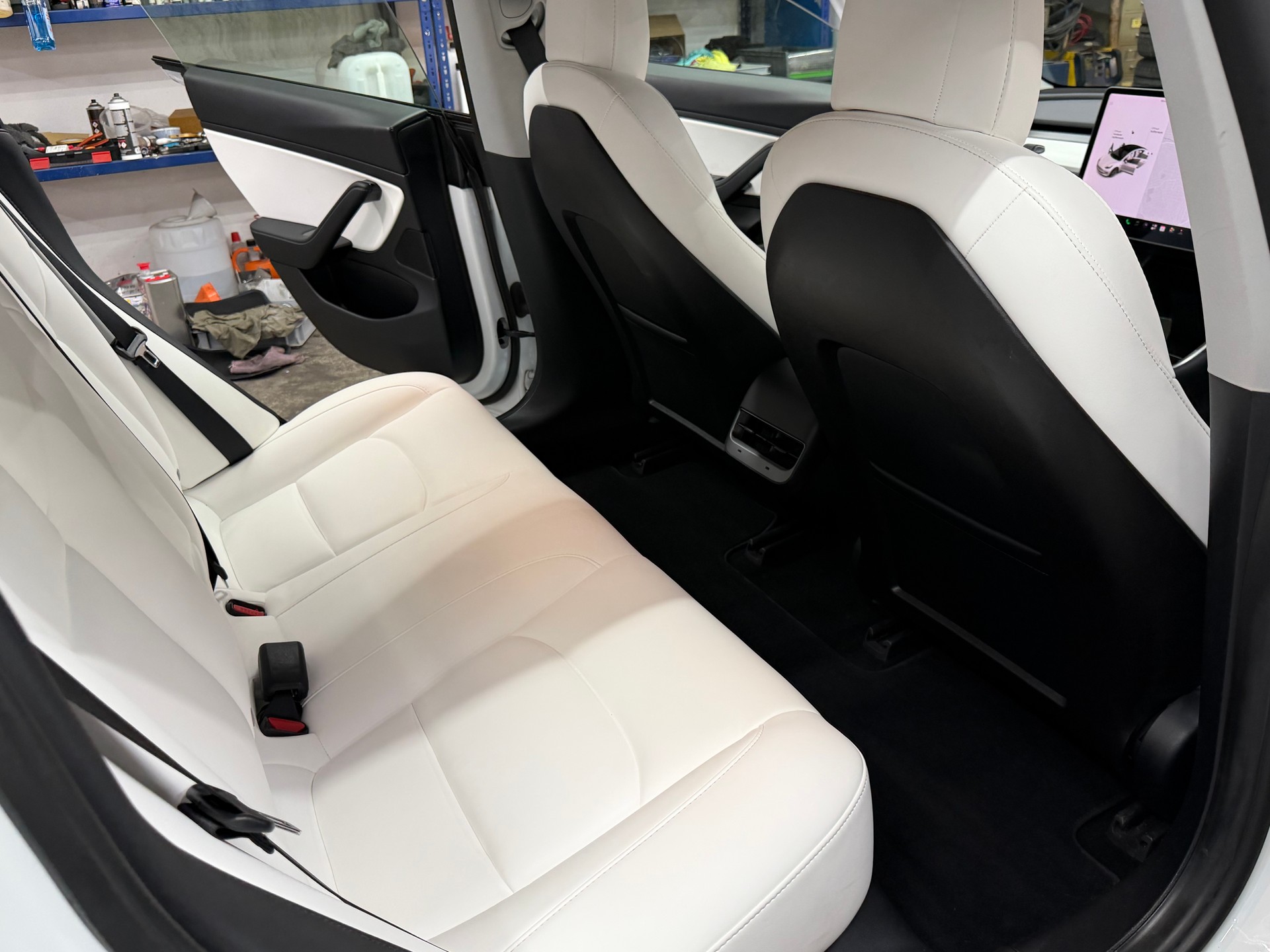 TESLA Model 3-image-9
