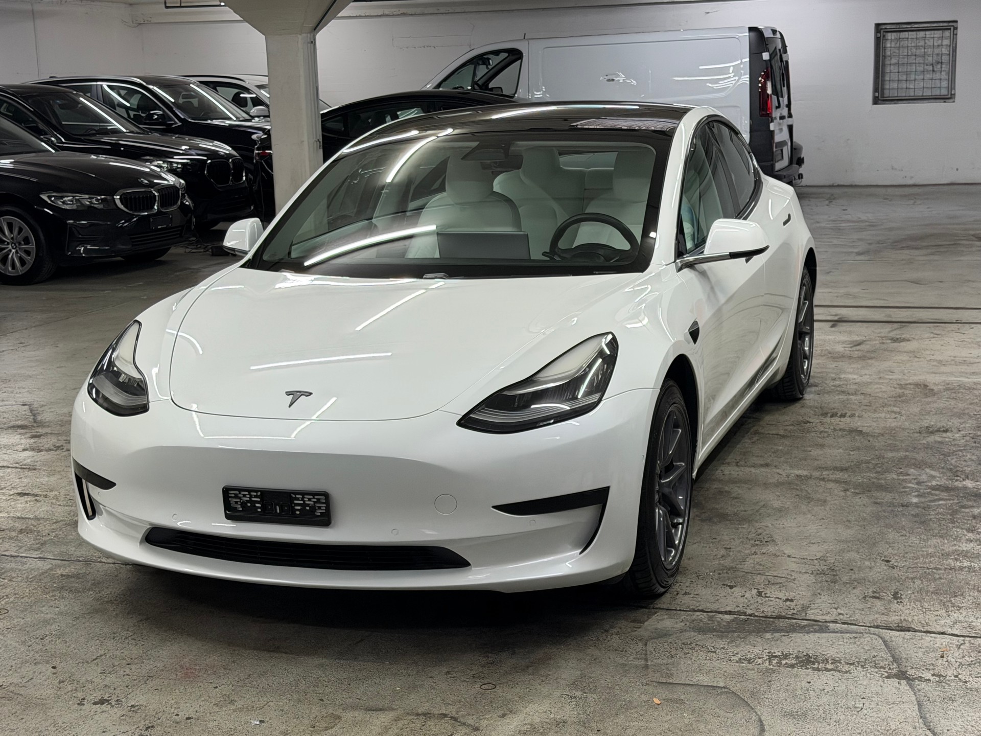 TESLA Model 3-image-4