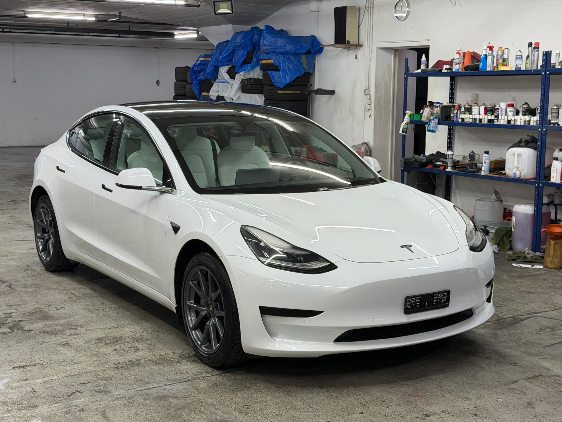 TESLA Model 3-image-0