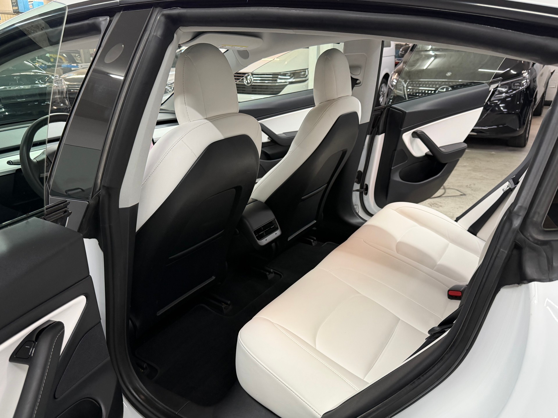 TESLA Model 3-image-14