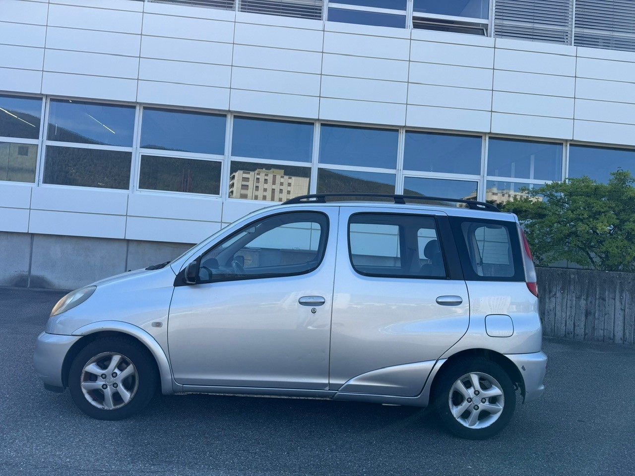 TOYOTA Yaris Verso 1.3 Linea Luna-image-3