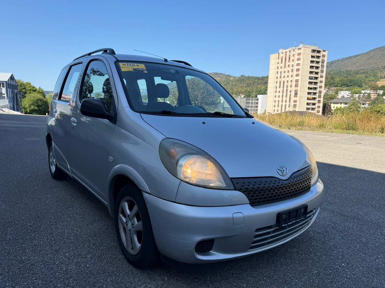 TOYOTA Yaris Verso 1.3 Linea Luna-image-1