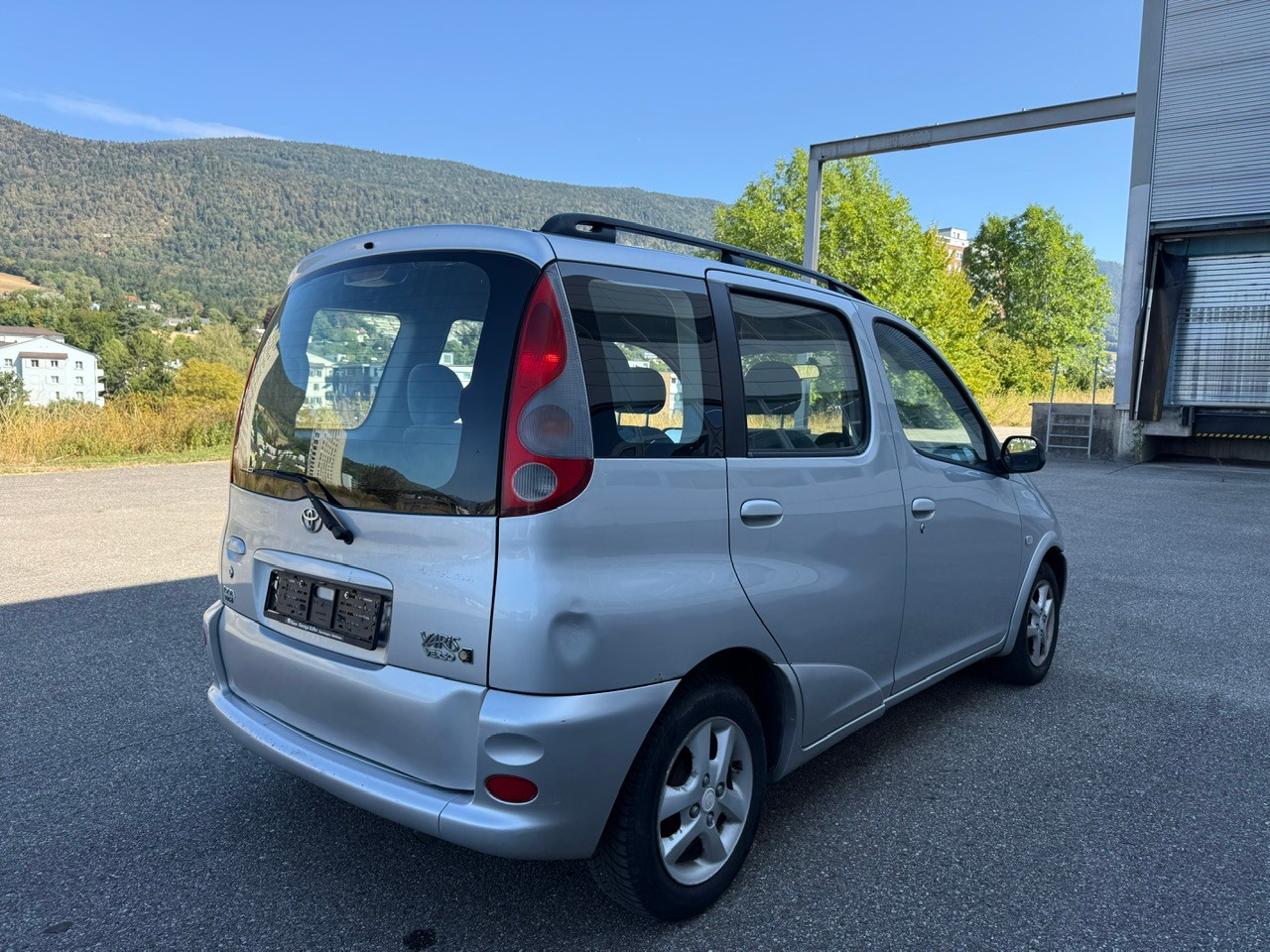 TOYOTA Yaris Verso 1.3 Linea Luna-image-6