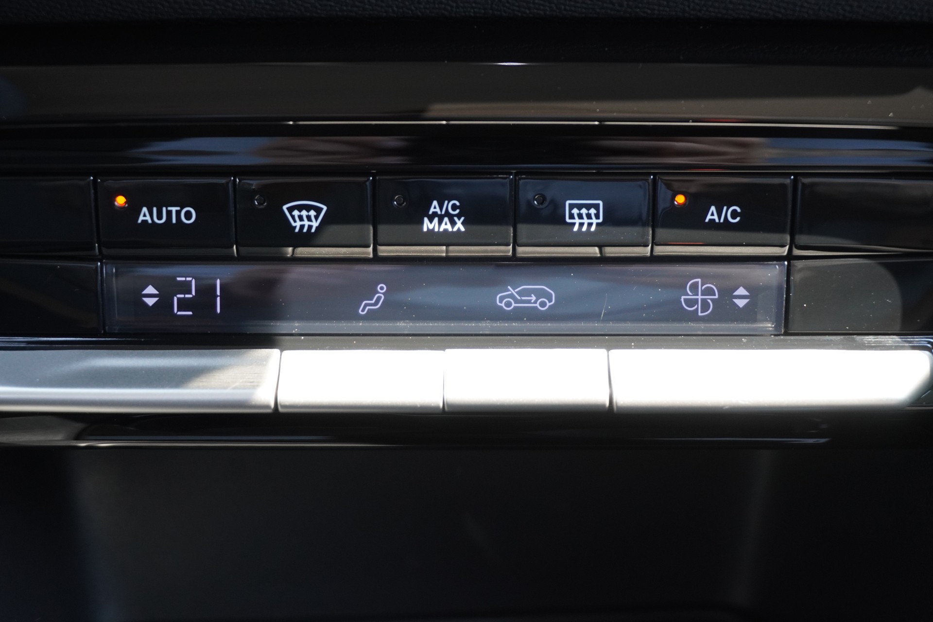 CITROEN C3 Aircross 1.2 MHEV Plus-image-21