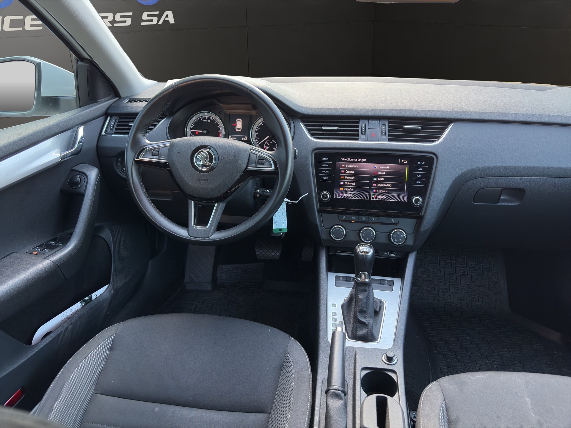 SKODA Octavia Combi 2.0 TDI Ambition 4x4 DSG-image-9