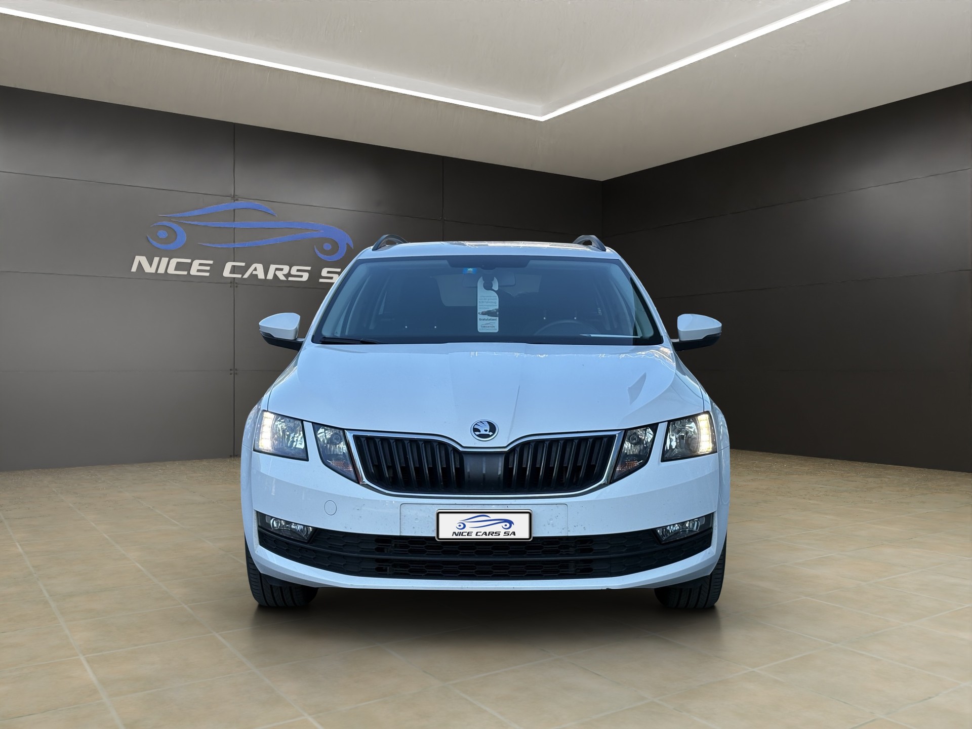 SKODA Octavia Combi 2.0 TDI Ambition 4x4 DSG-image-2