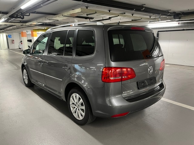 VW Touran 2.0 TDI BlueMotion Technology Highline-image-1