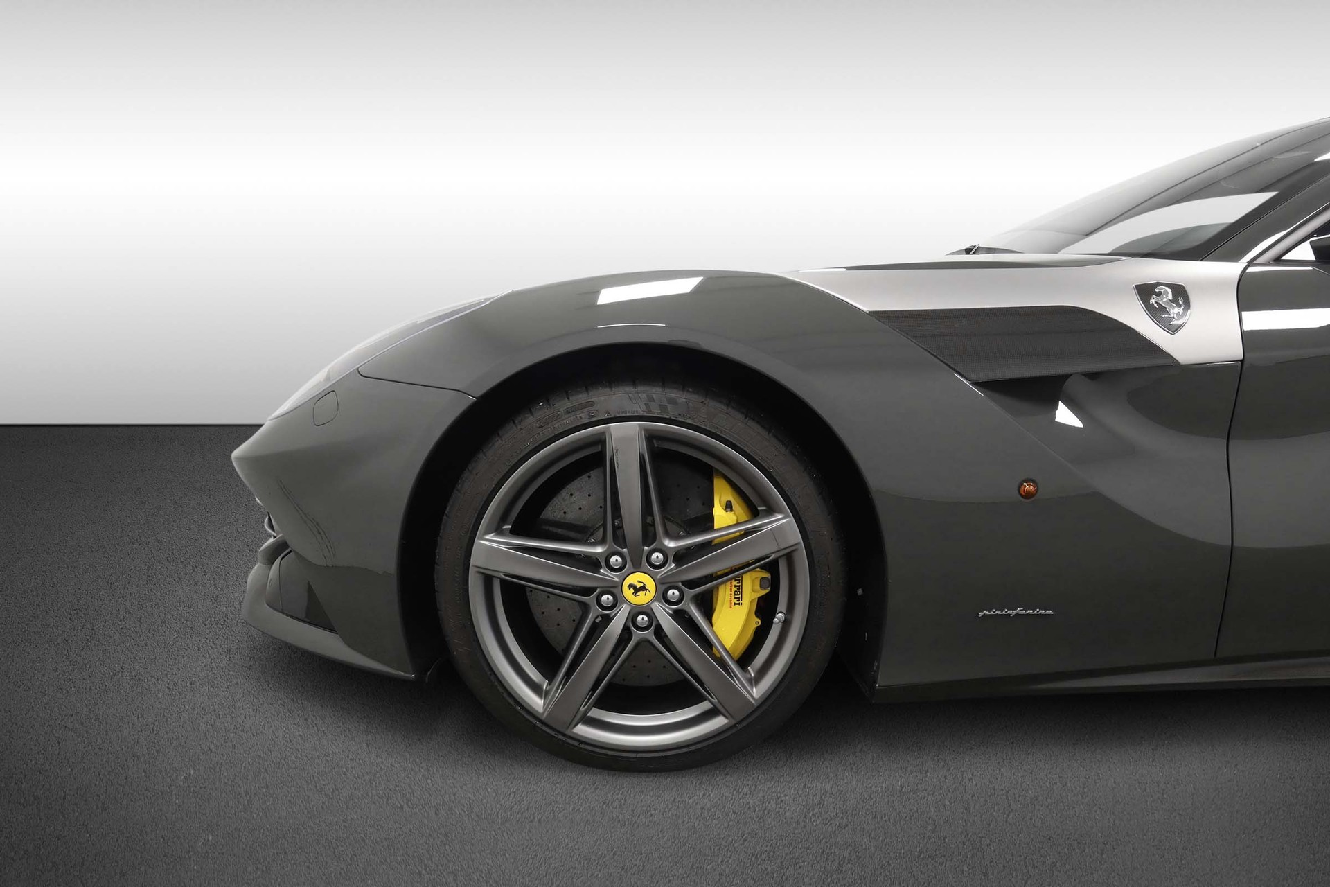 FERRARI F12 Berlinetta-image-8