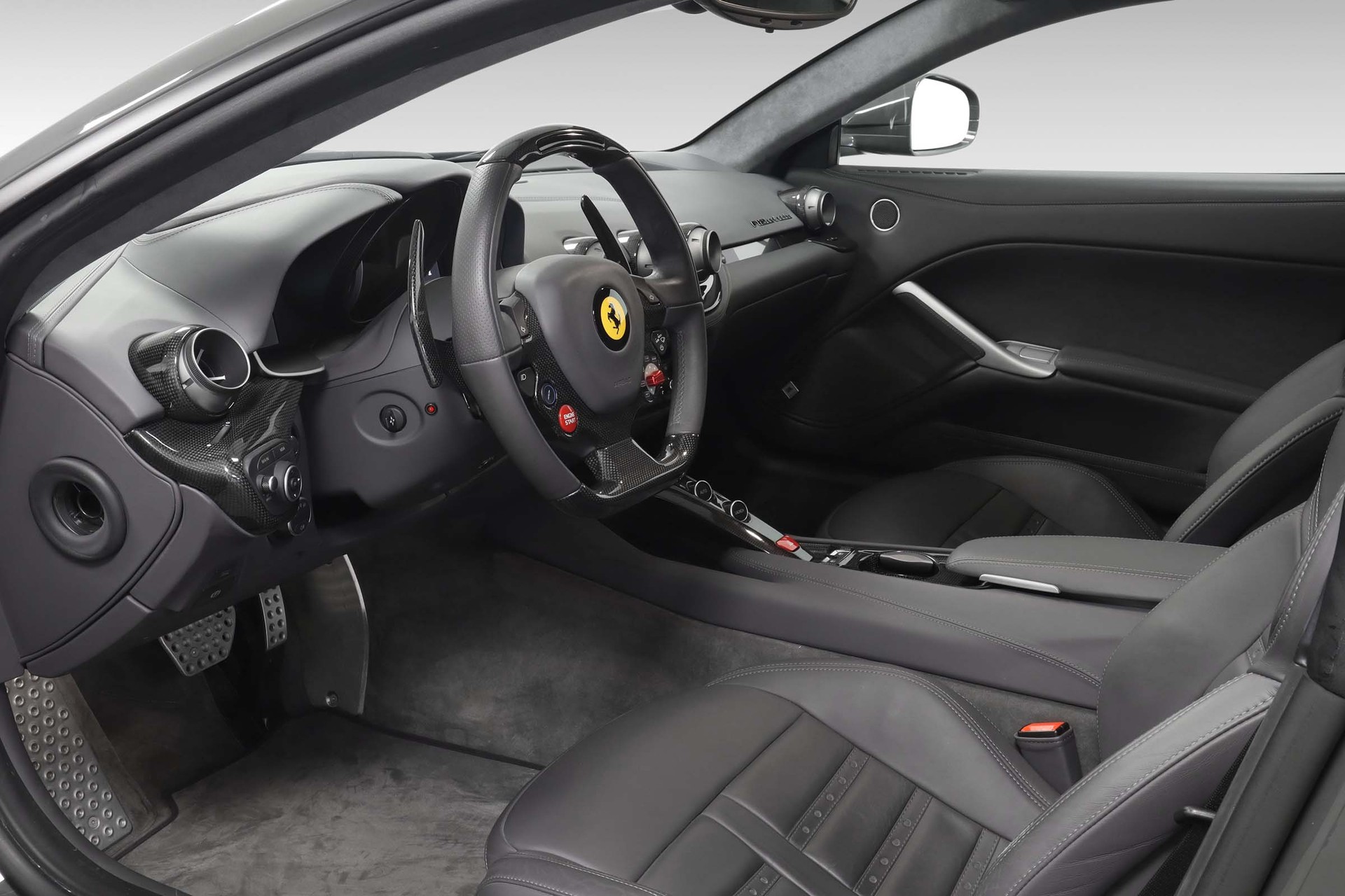 FERRARI F12 Berlinetta-image-14
