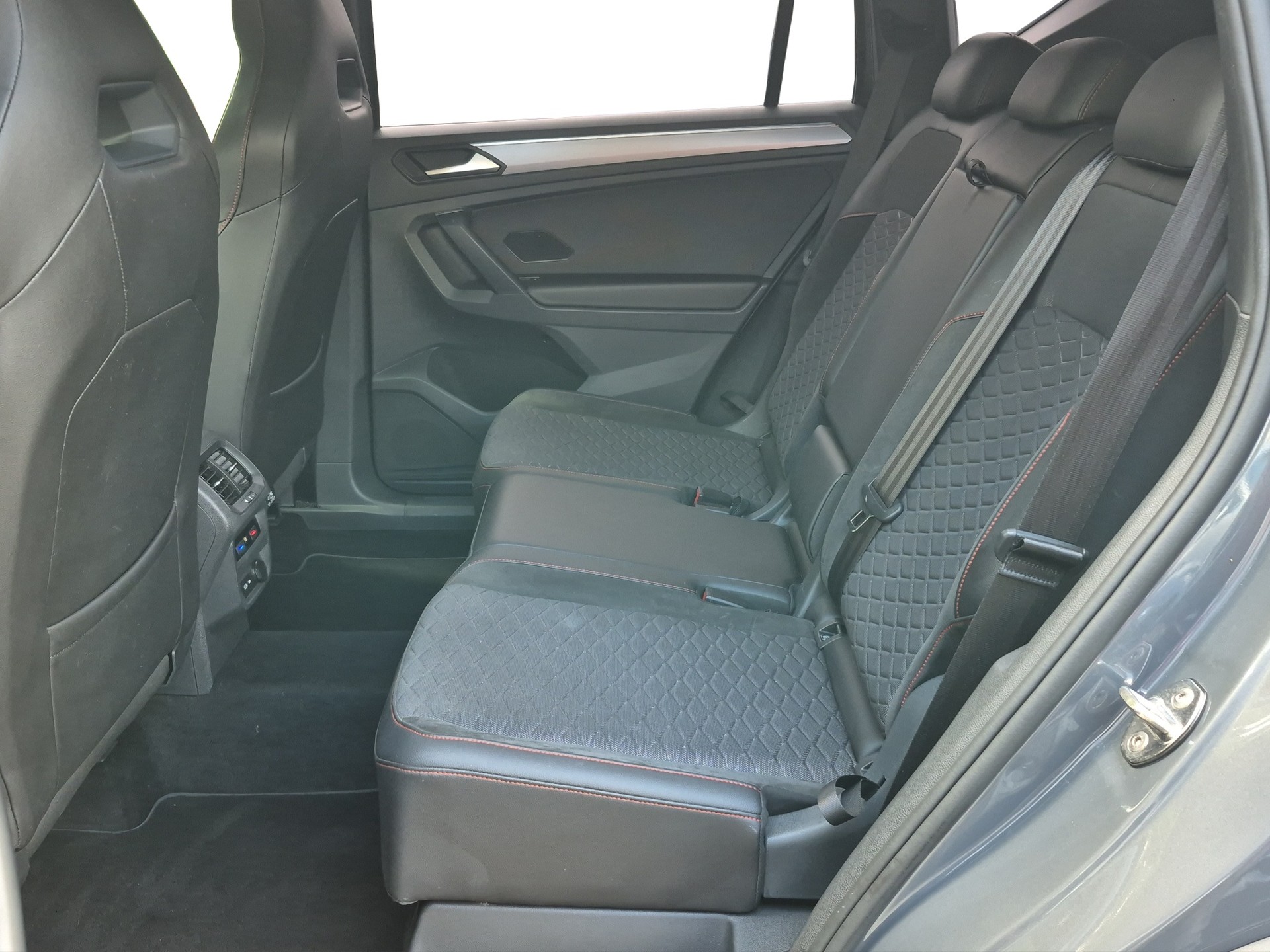 SEAT Tarraco 2.0TSI FR 4Drive DSG *Anhängerkupplung*-image-11