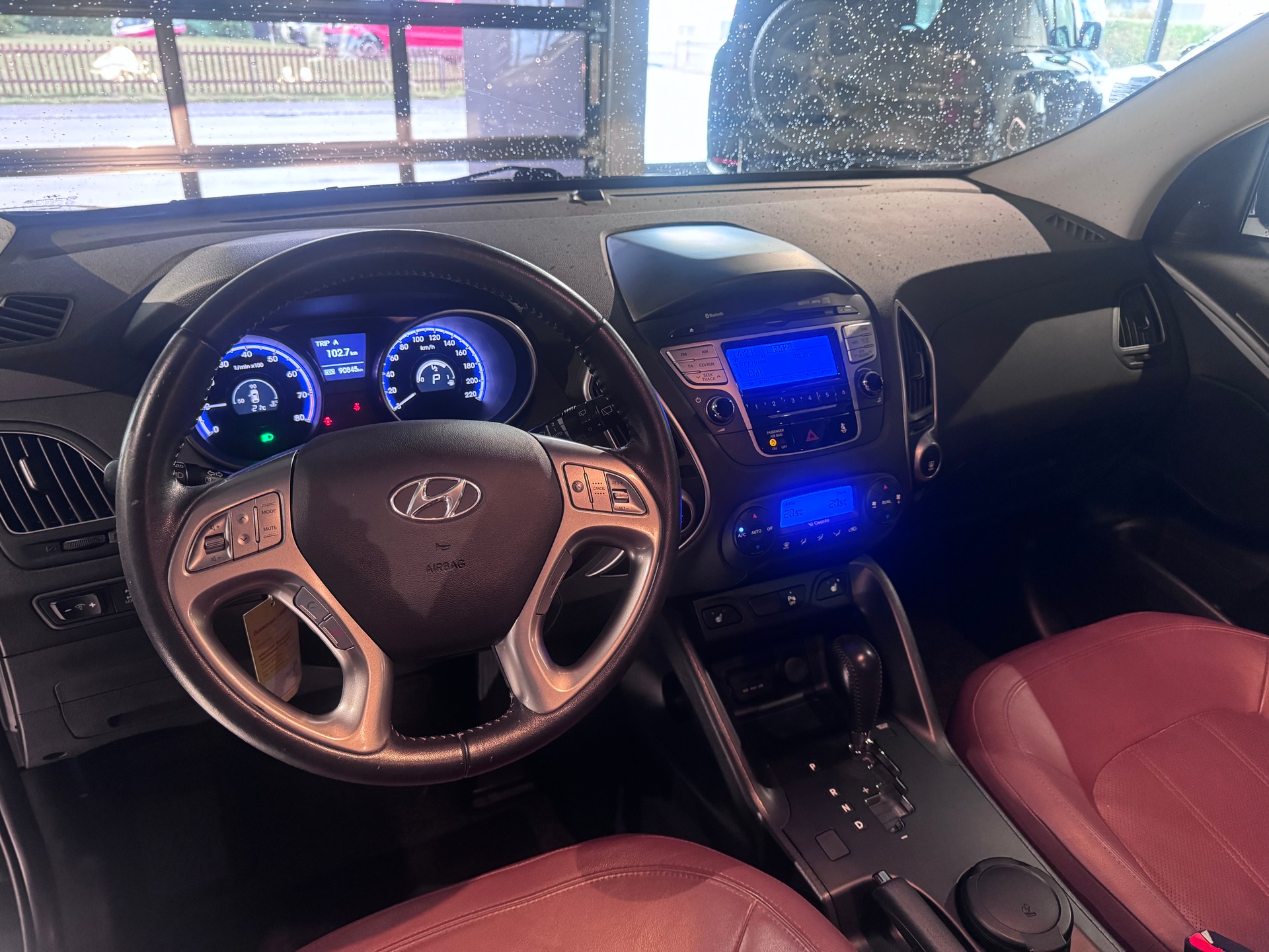HYUNDAI iX 35 2.0 Style 4WD Automatic-image-4