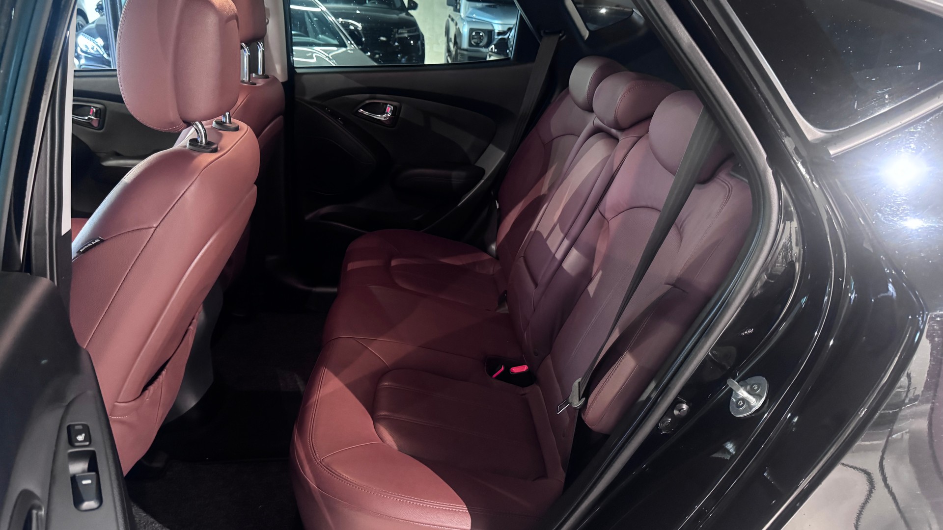 HYUNDAI iX 35 2.0 Style 4WD Automatic-image-8