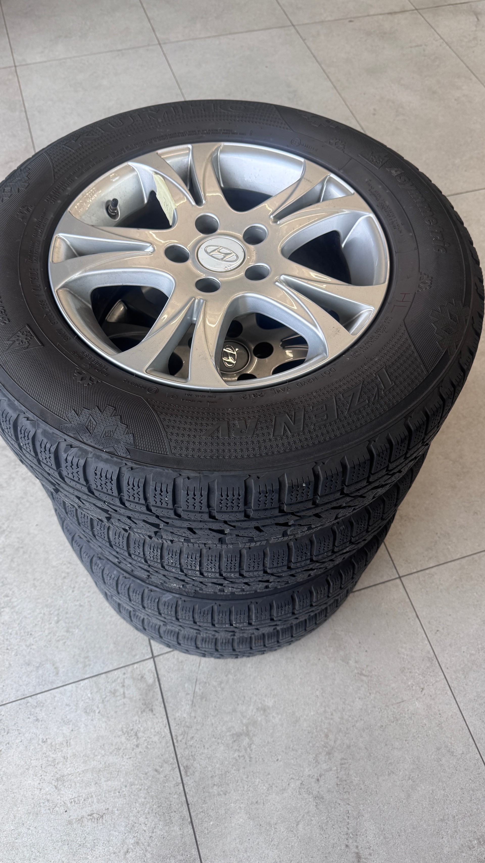 HYUNDAI iX 35 2.0 Style 4WD Automatic-image-10