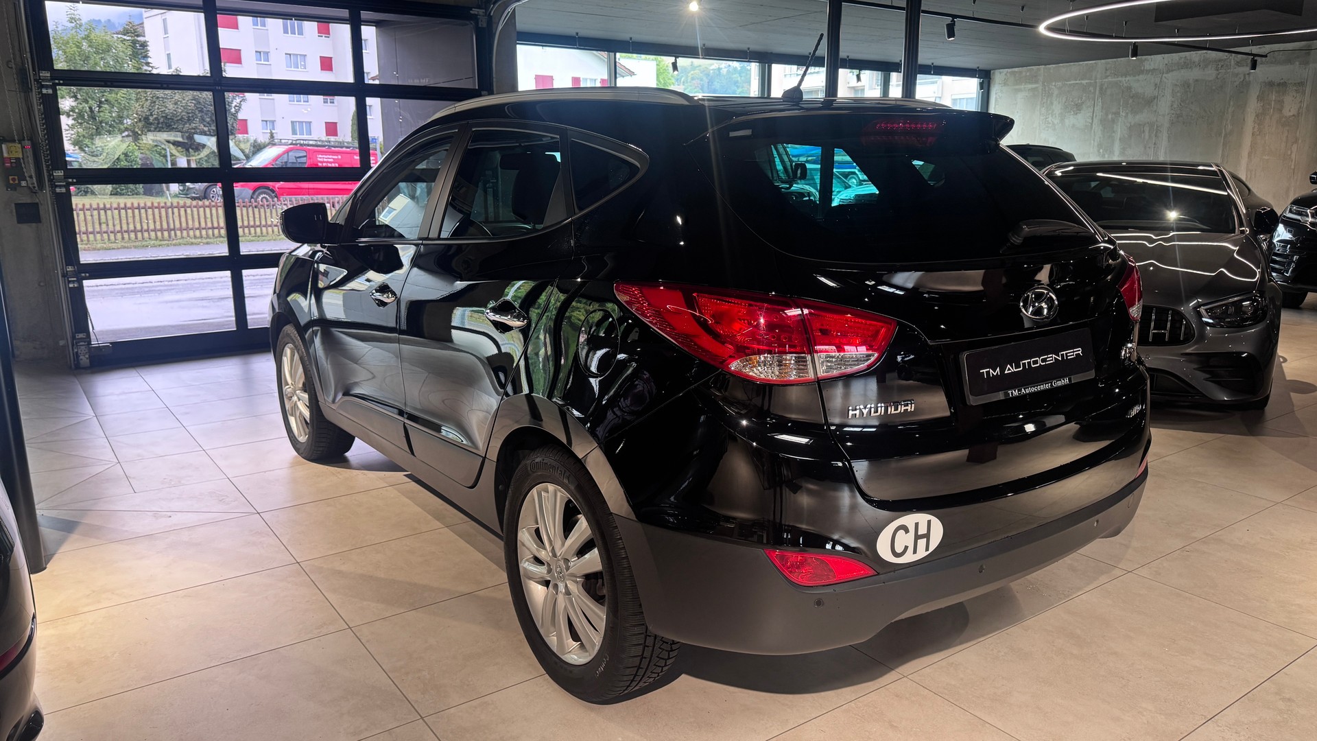 HYUNDAI iX 35 2.0 Style 4WD Automatic-image-3