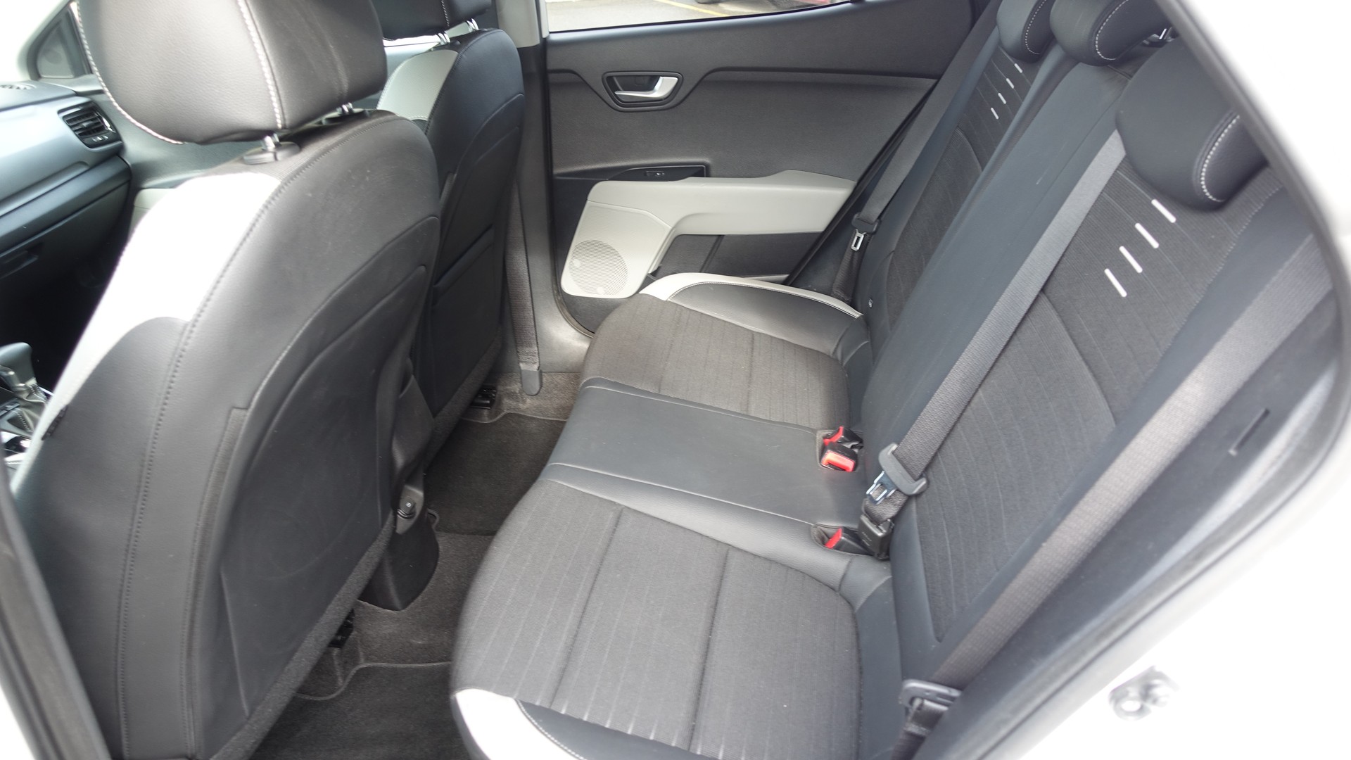 KIA Stonic 1.0 T-GDi-image-4