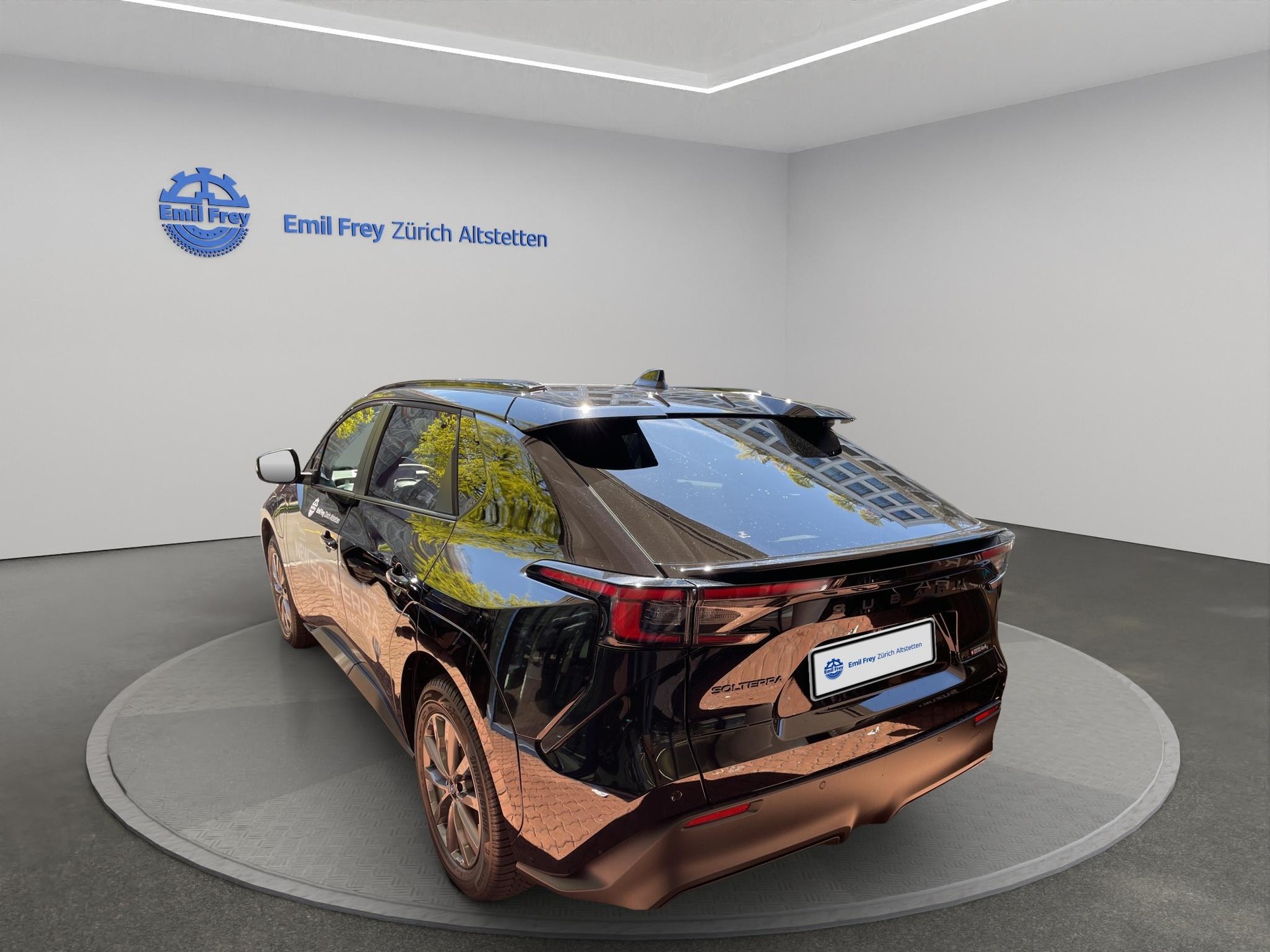 SUBARU Solterra eV Luxury AWD-showroom-element-2