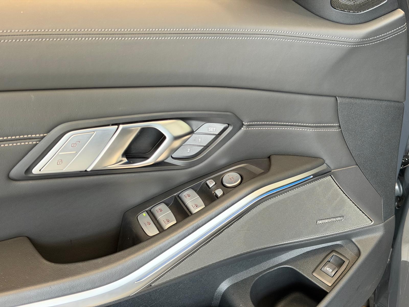 BMW M340i xDrive 48V Touring Steptronic M Sport INDIVIDUAL-image-12