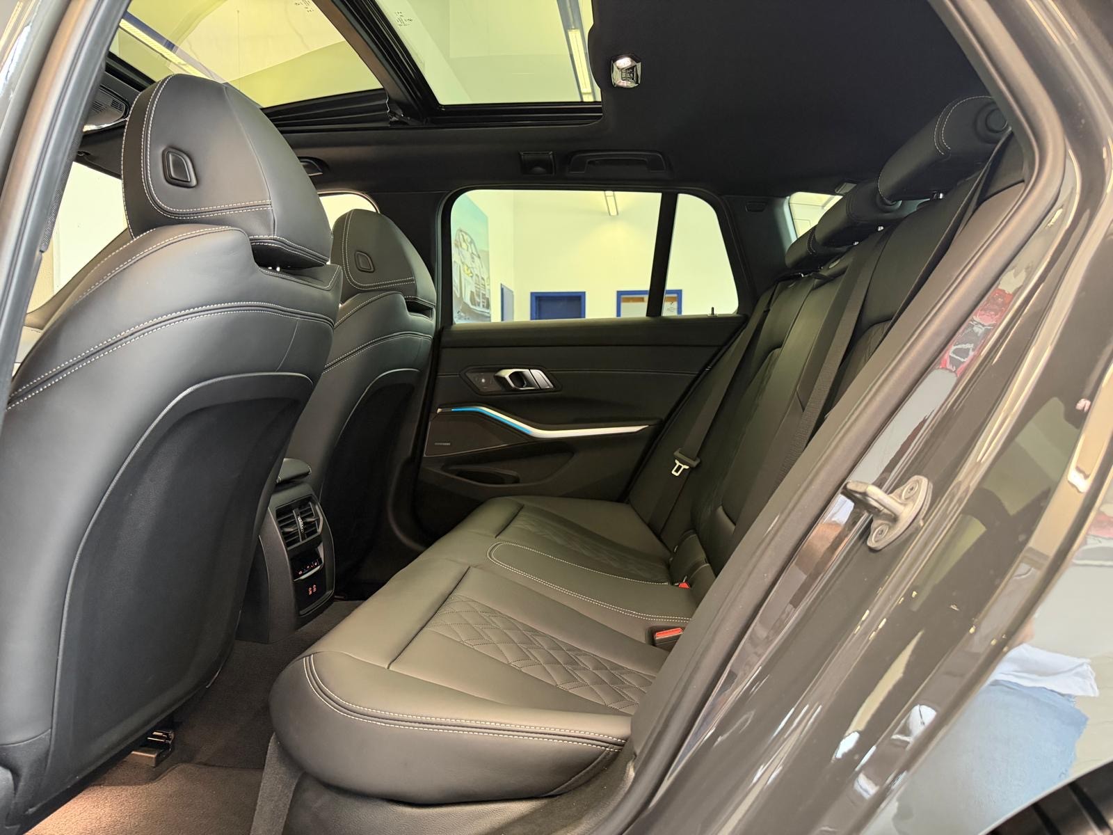 BMW M340i xDrive 48V Touring Steptronic M Sport INDIVIDUAL-image-15
