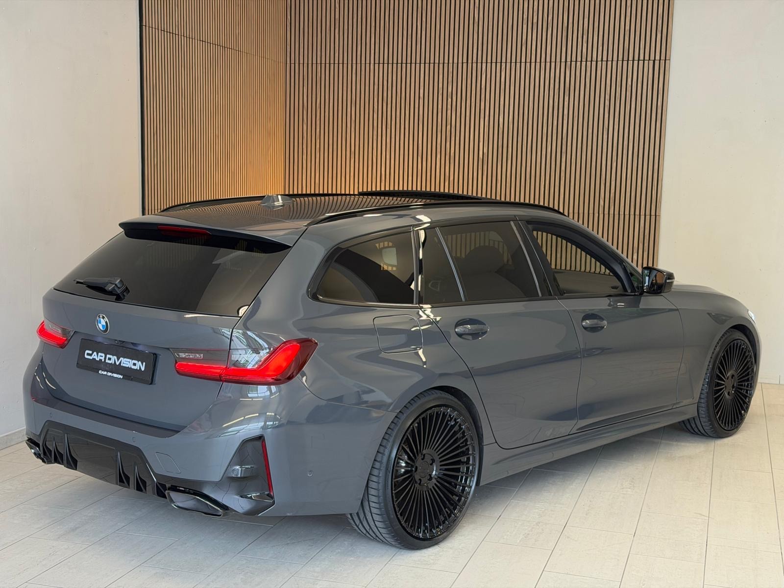 BMW M340i xDrive 48V Touring Steptronic M Sport INDIVIDUAL-image-6